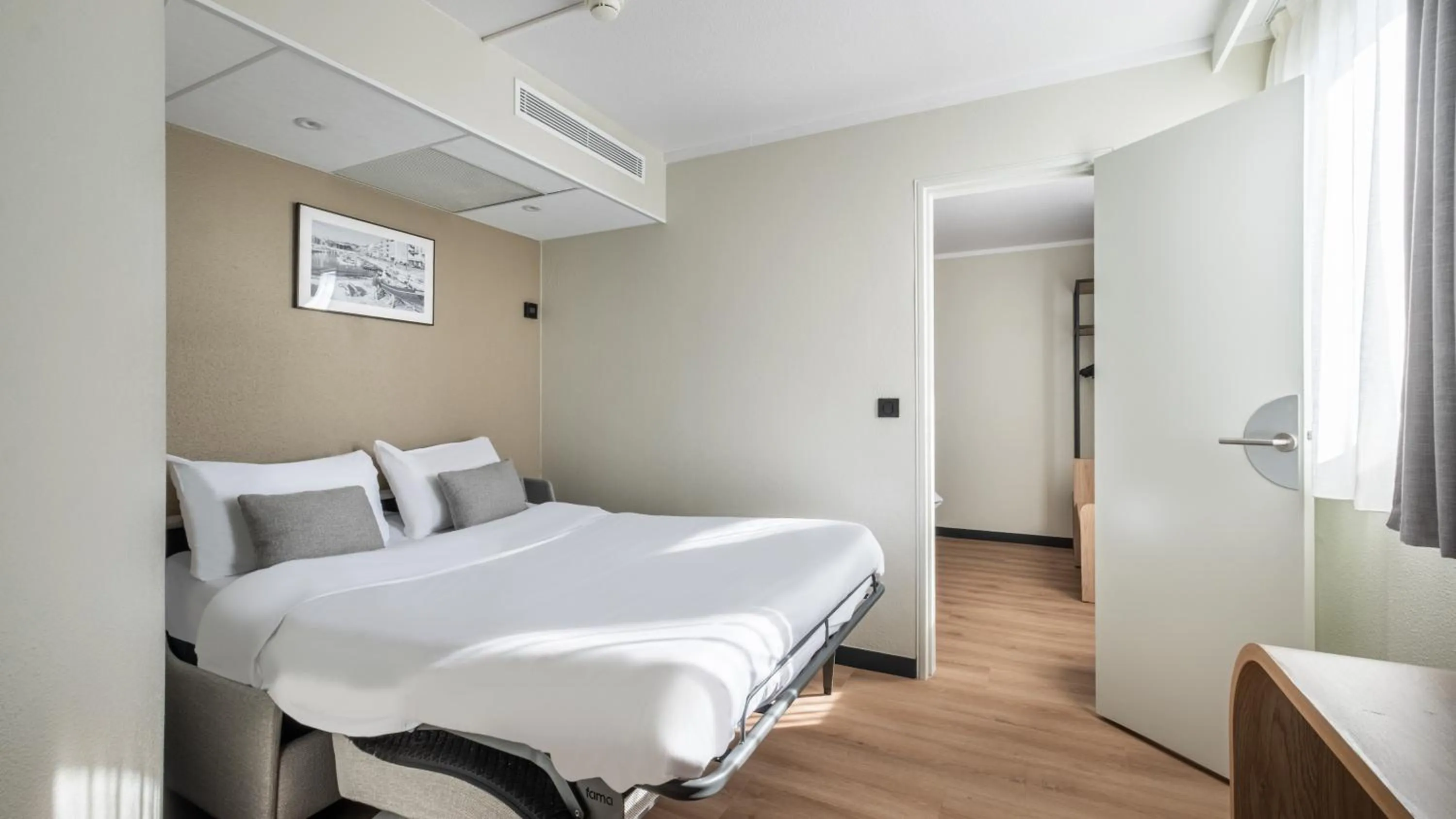 Bed in Campanile Paris CDG Airport Villepinte