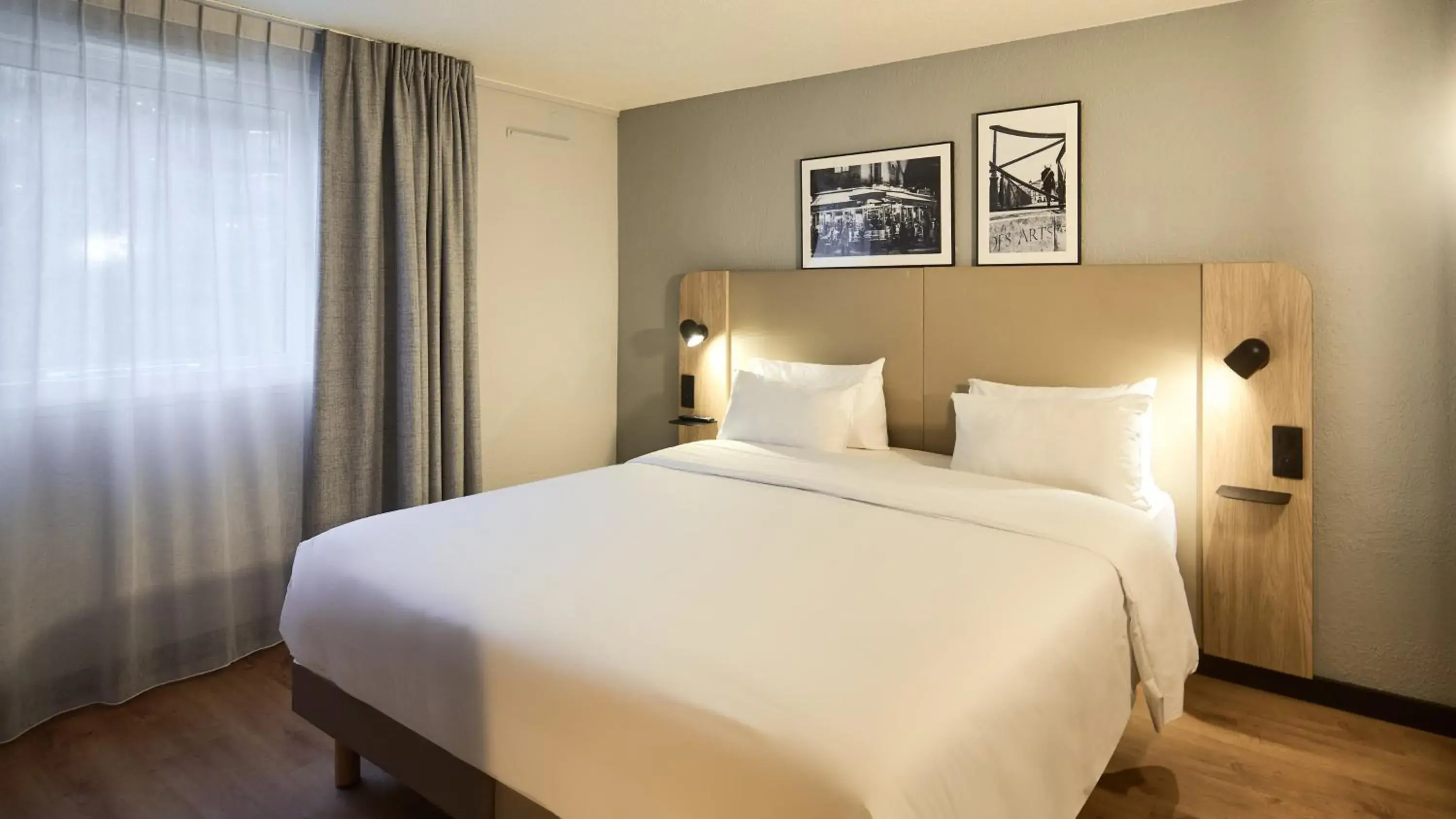 Photo of the whole room, Bed in Campanile PRIME - Arcueil Photo of the whole room, Bed in Campanile PRIME - Arcueil