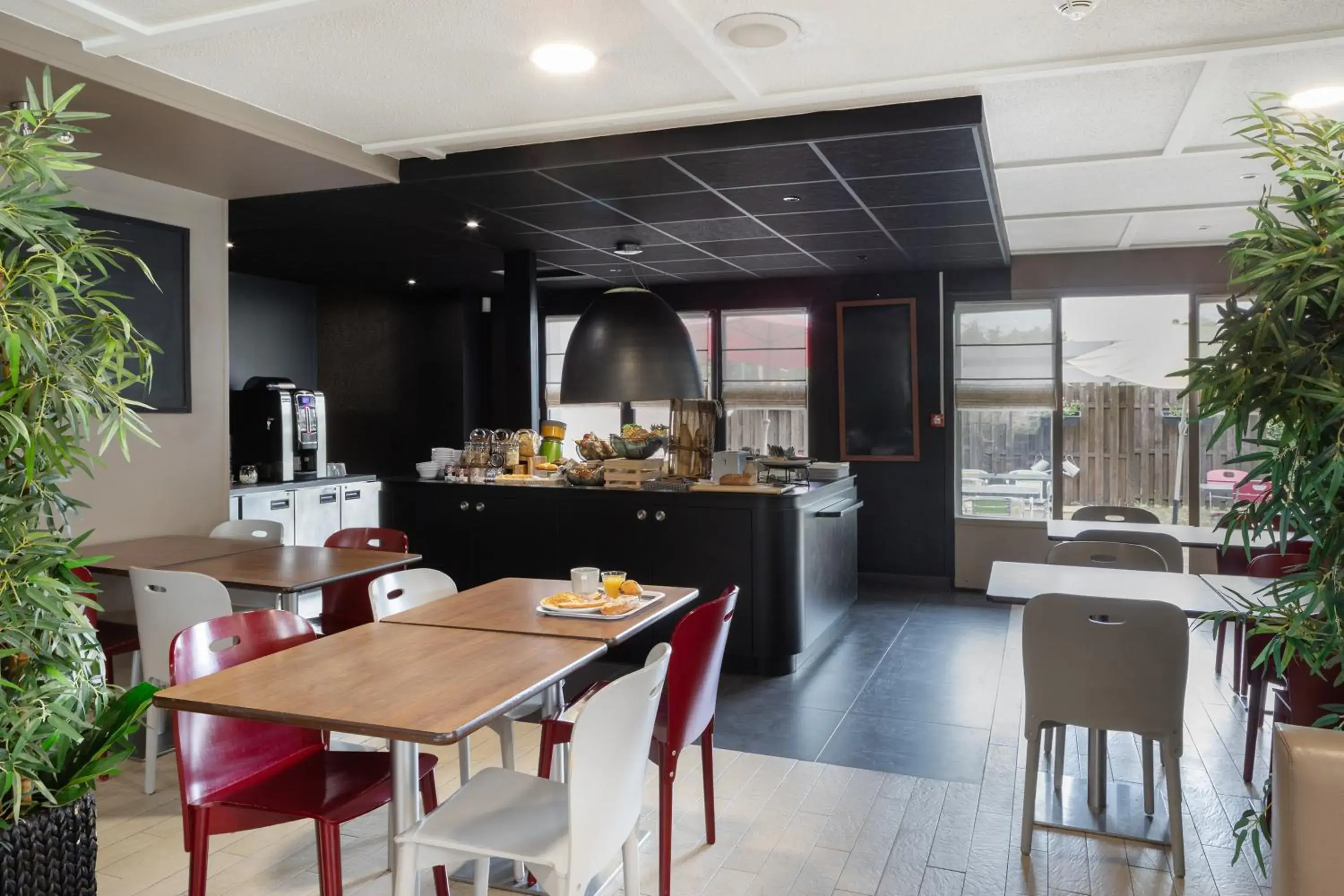 Restaurant/places to eat in Hotel Morangis Orly Restaurant/places to eat in Hotel Morangis Orly