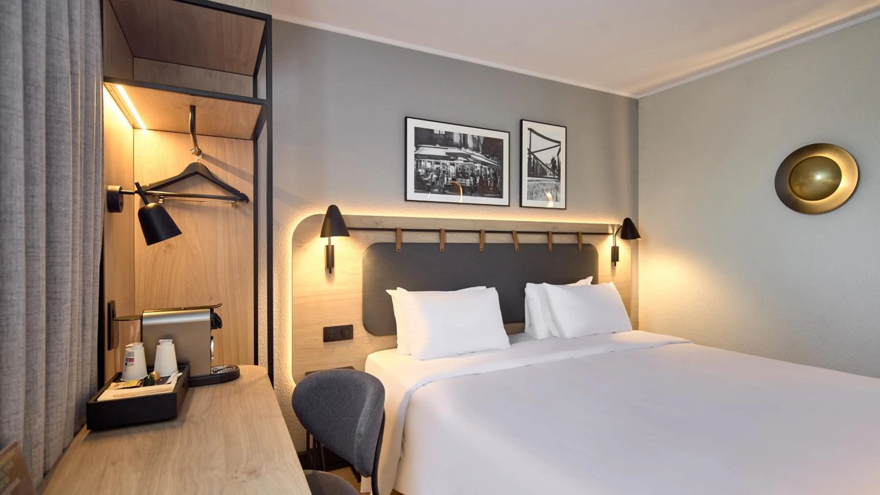 Photo of the whole room, Bed in Campanile Villejuif