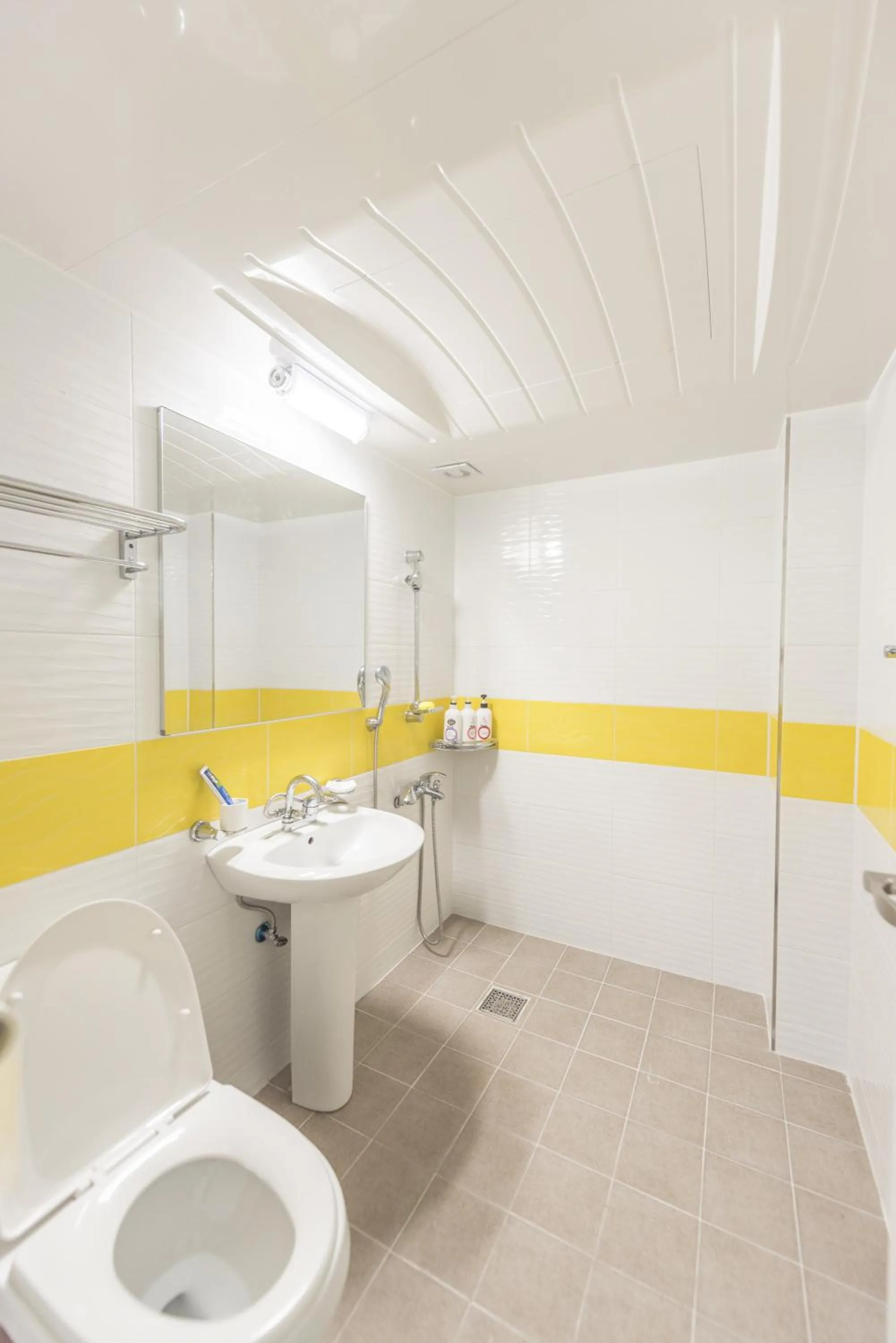 Shower, Bathroom in Big O Show Guesthouse