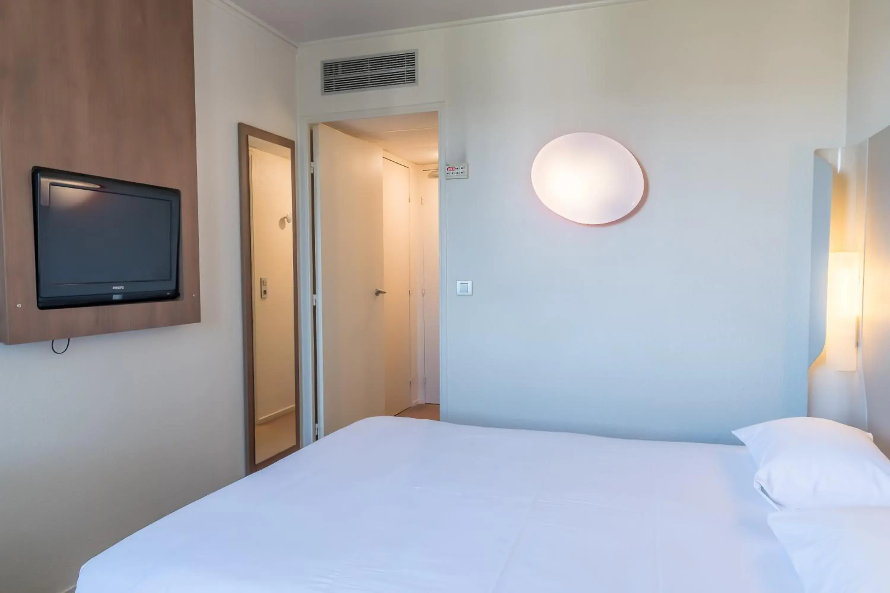 Bed in Campanile Nogent-Sur-Marne Bed in Campanile Nogent-Sur-Marne