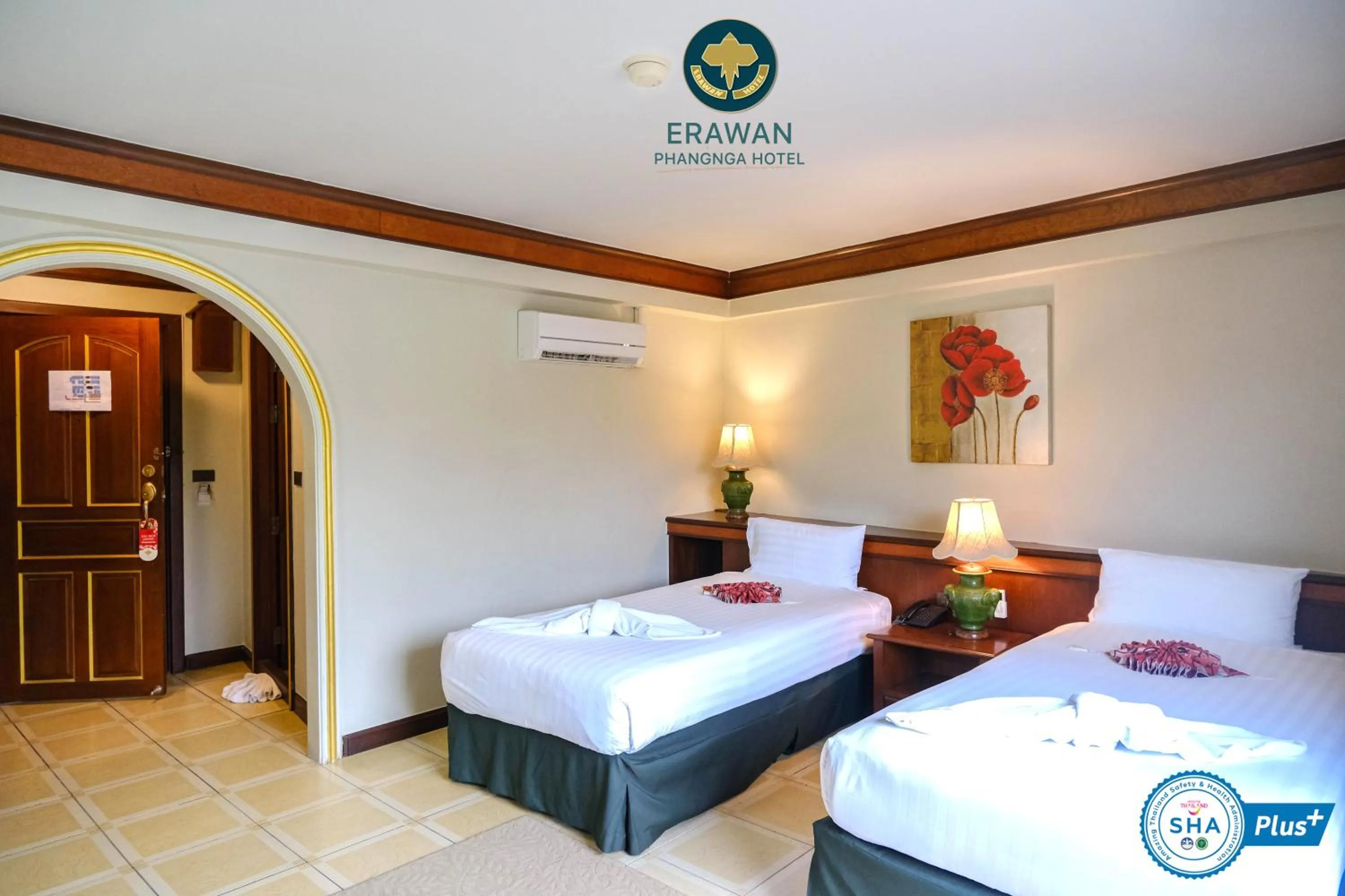 Bedroom, Bed in Erawan Hotel