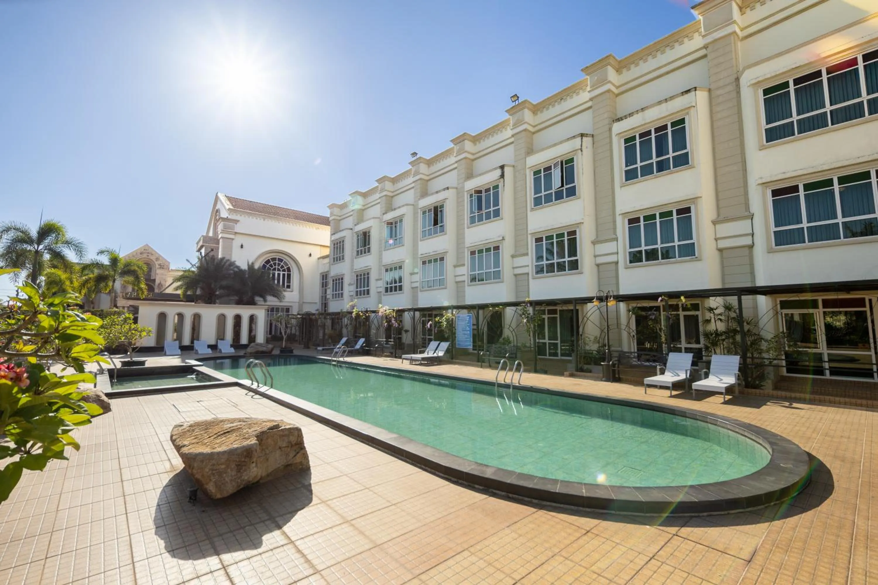 Swimming pool in Erawan Phangnga Hotel, Natai Beach
