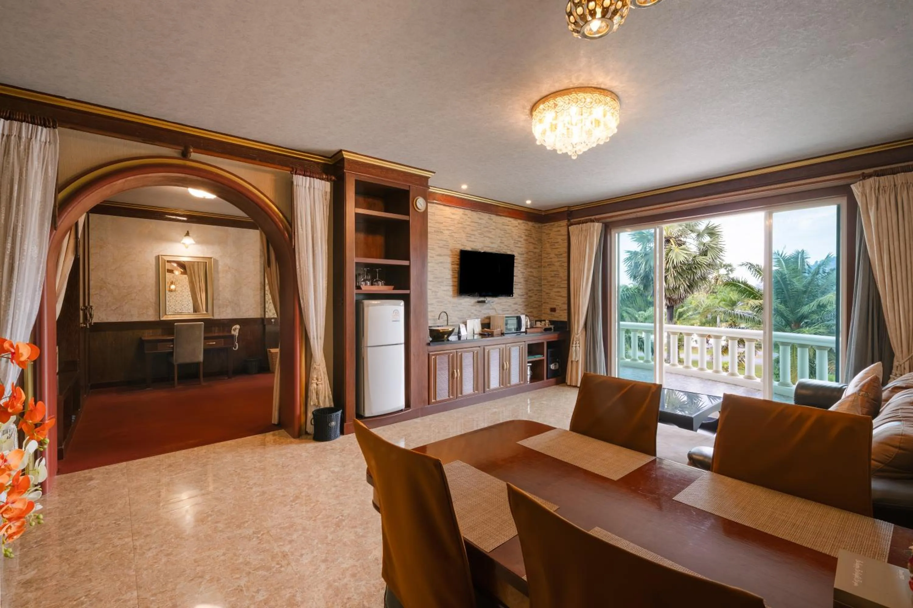 Erawan Hotel,Natai Beach