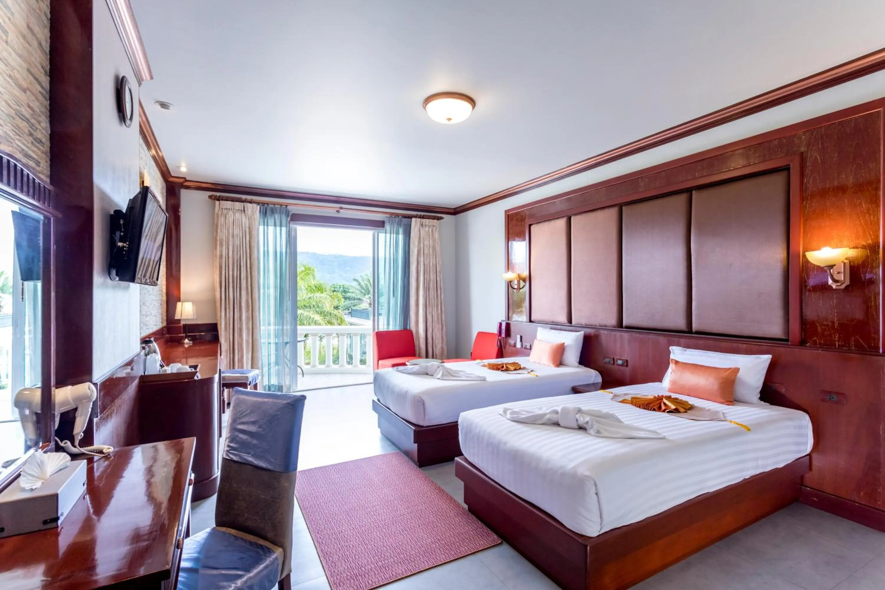 Bedroom, Bed in Erawan Hotel