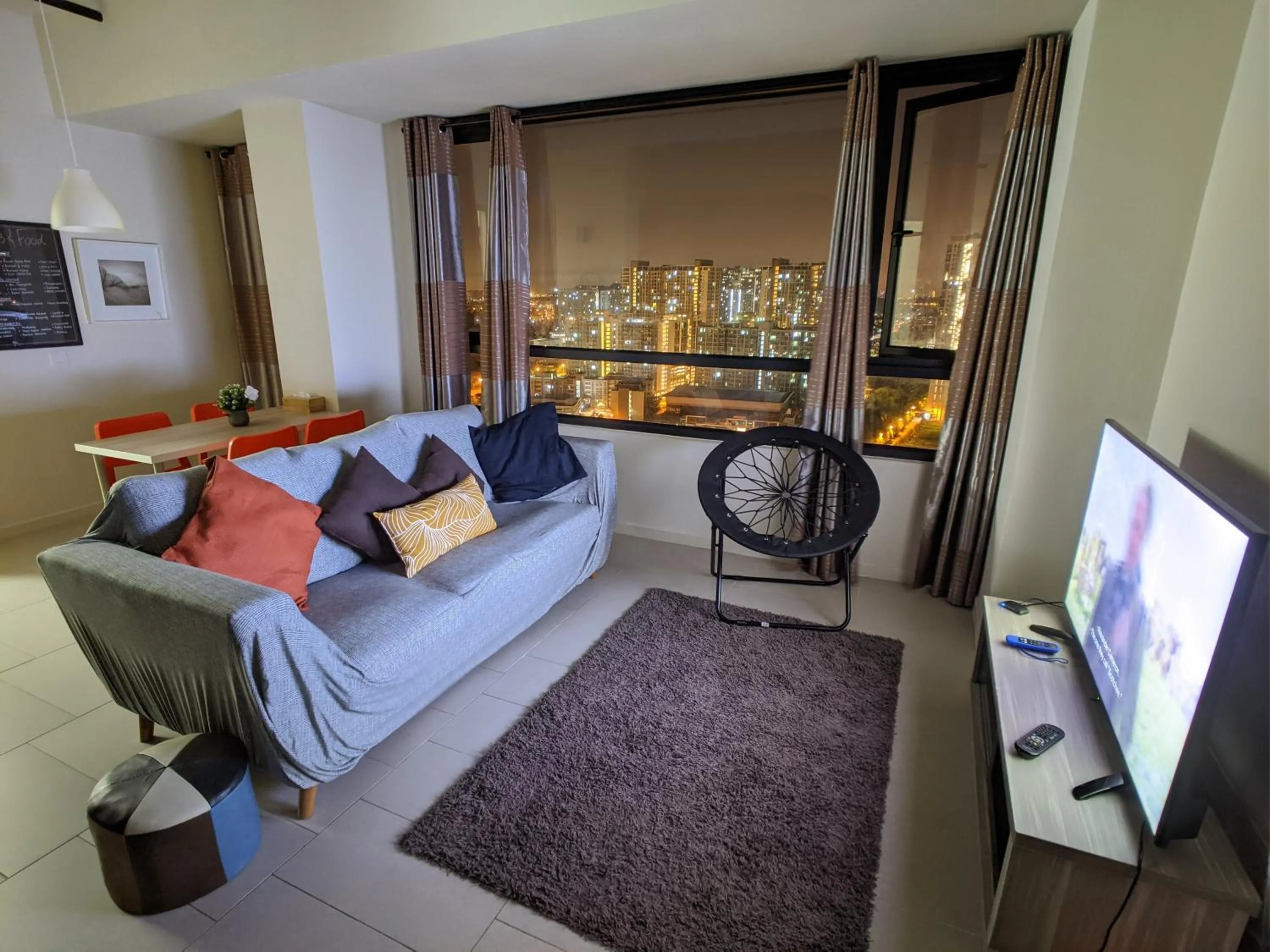 Tamarind Suites or D'Pulze Residence or Domain NeoCyber, click Room selection for location and pics