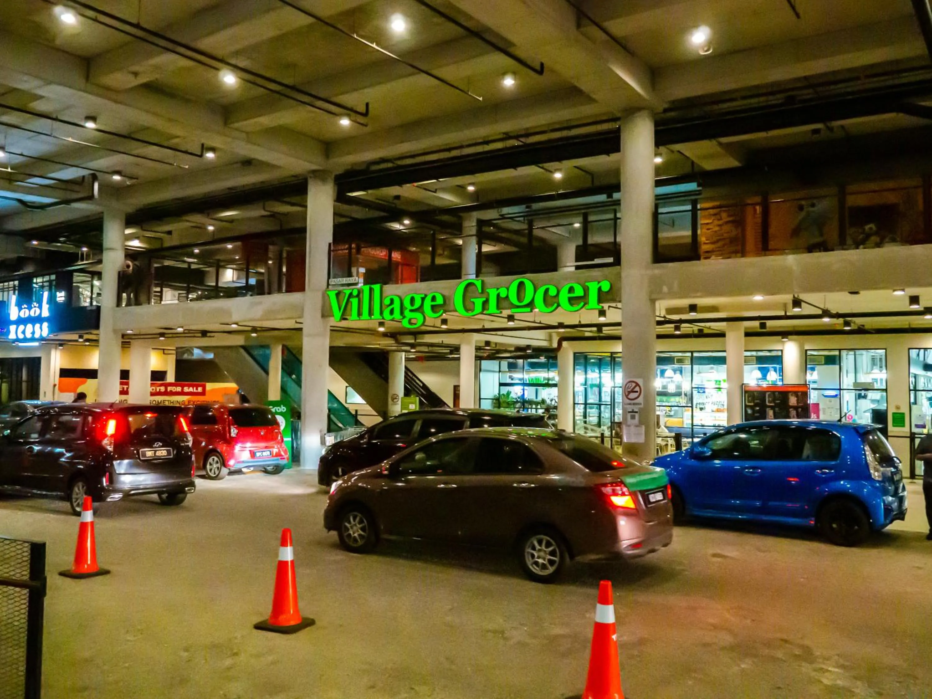Tamarind Suites or D'Pulze Residence or Domain NeoCyber, click Room selection for location and pics