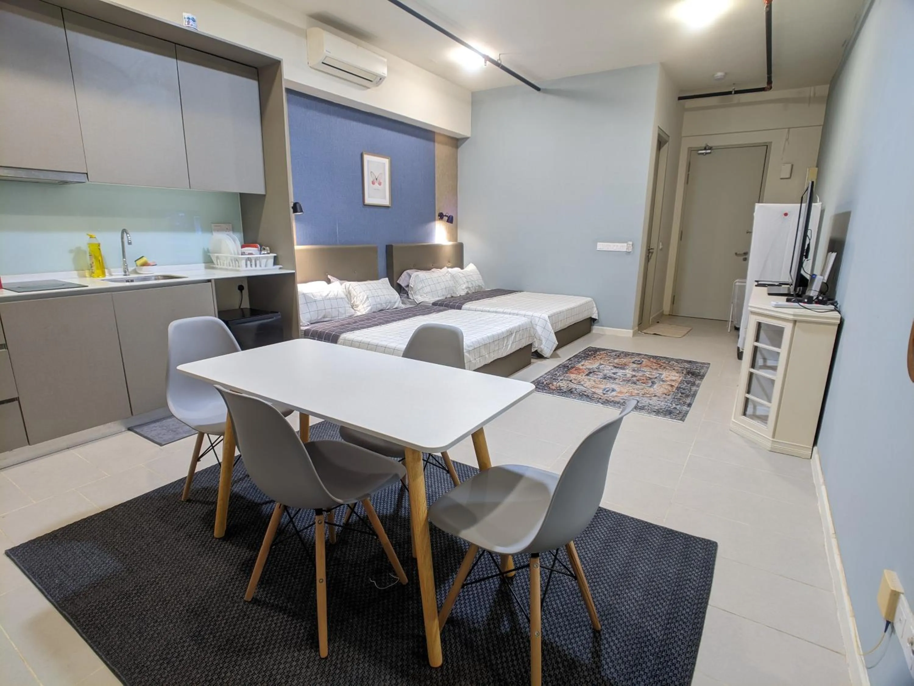 Tamarind Suites or D'Pulze Residence or Domain NeoCyber, click Room selection for location and pics