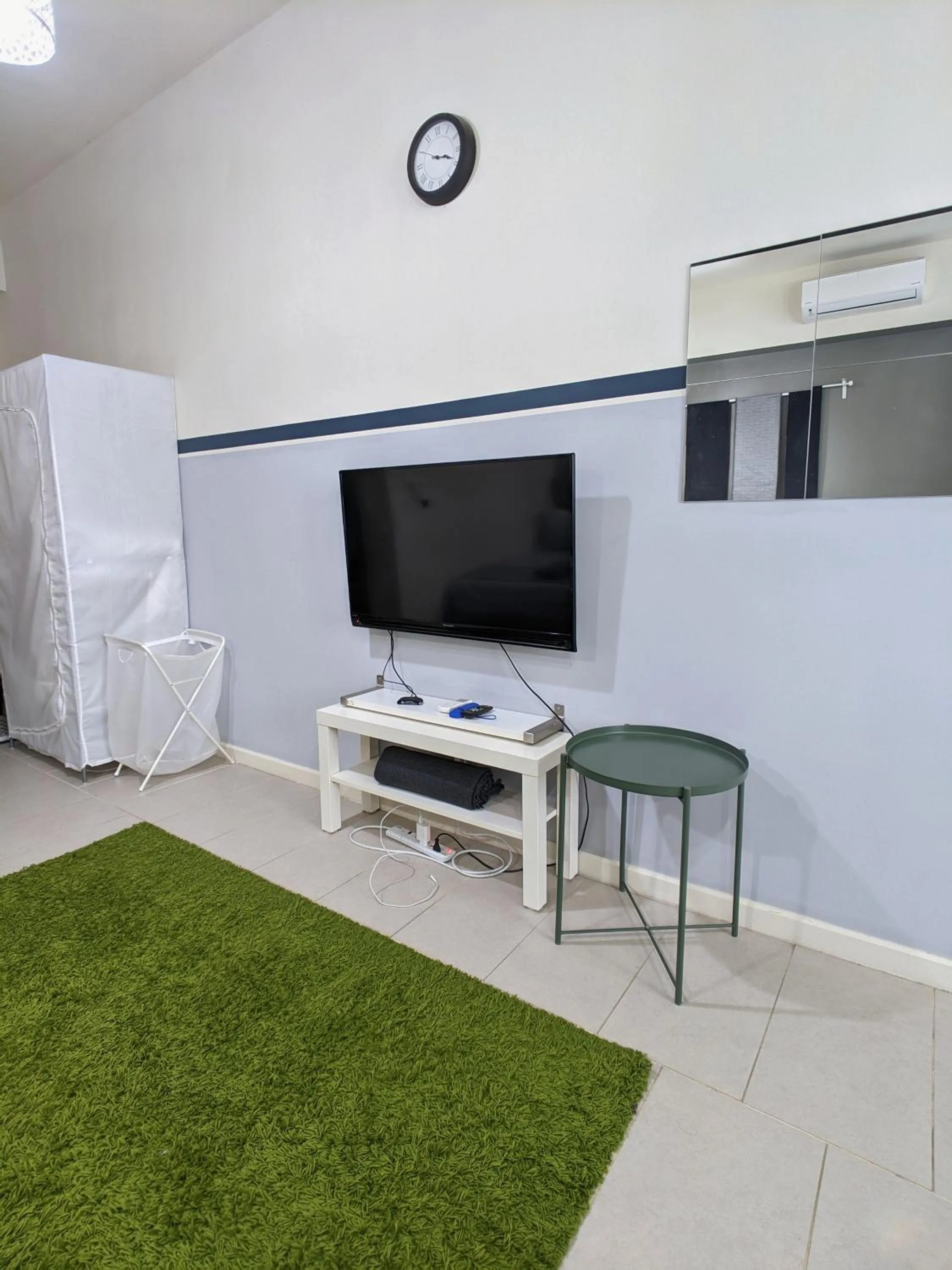 Tamarind Suites or D'Pulze Residence or Domain NeoCyber, click Room selection for location and pics