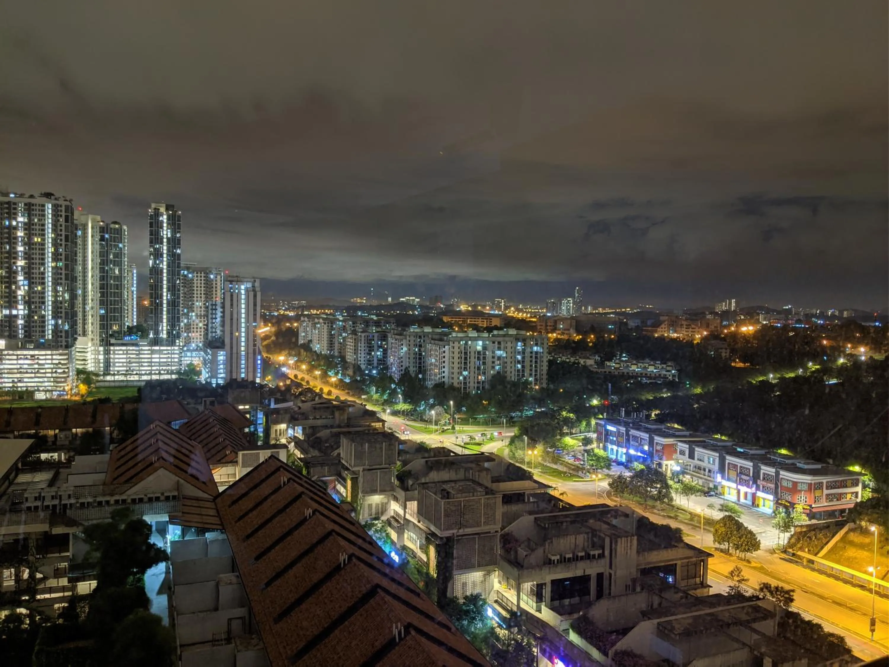 Tamarind Suites or D'Pulze Residence or Domain NeoCyber, click Room selection for location and pics