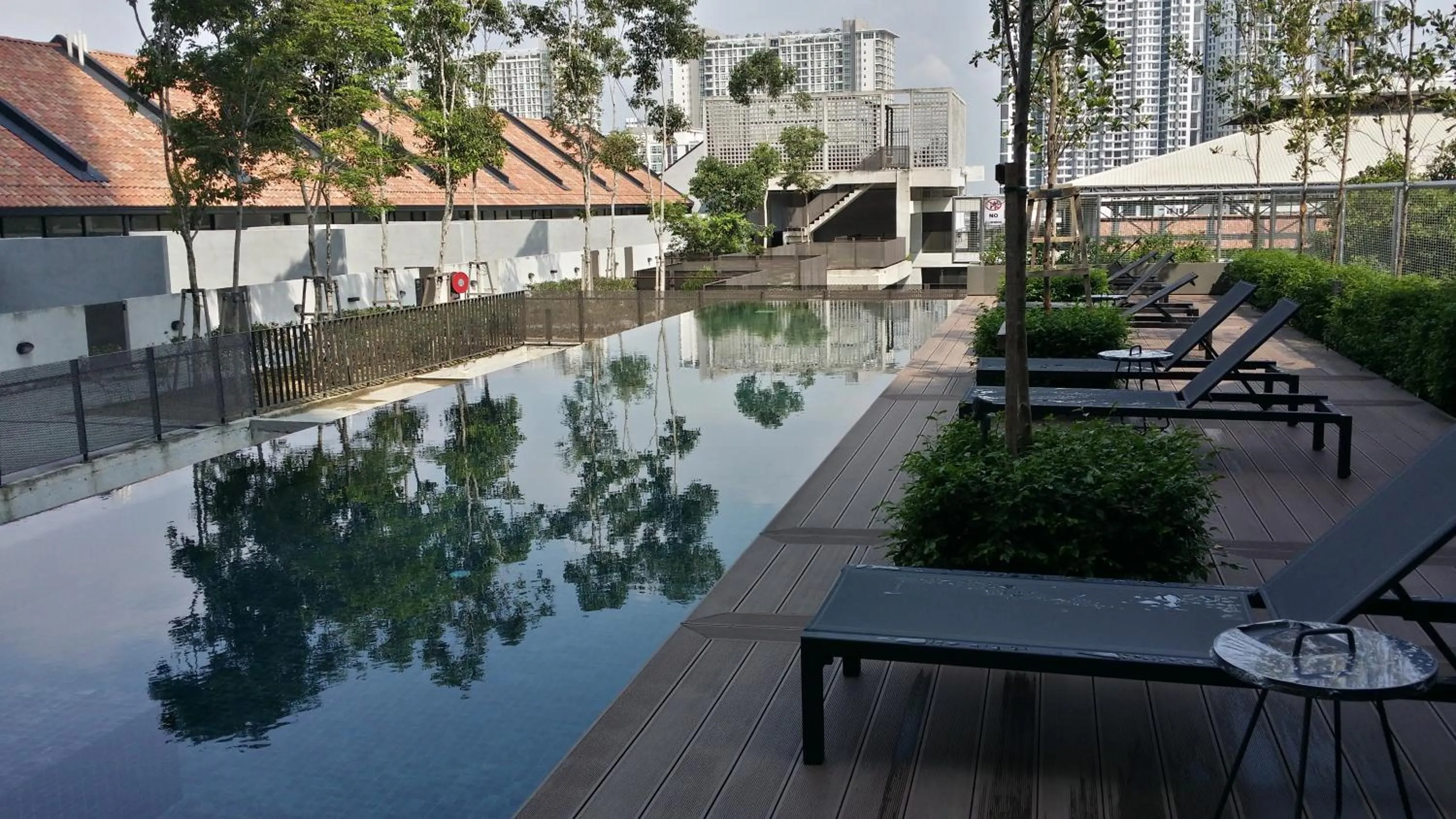 Tamarind Suites or D'Pulze Residence or Domain NeoCyber, click Room selection for location and pics
