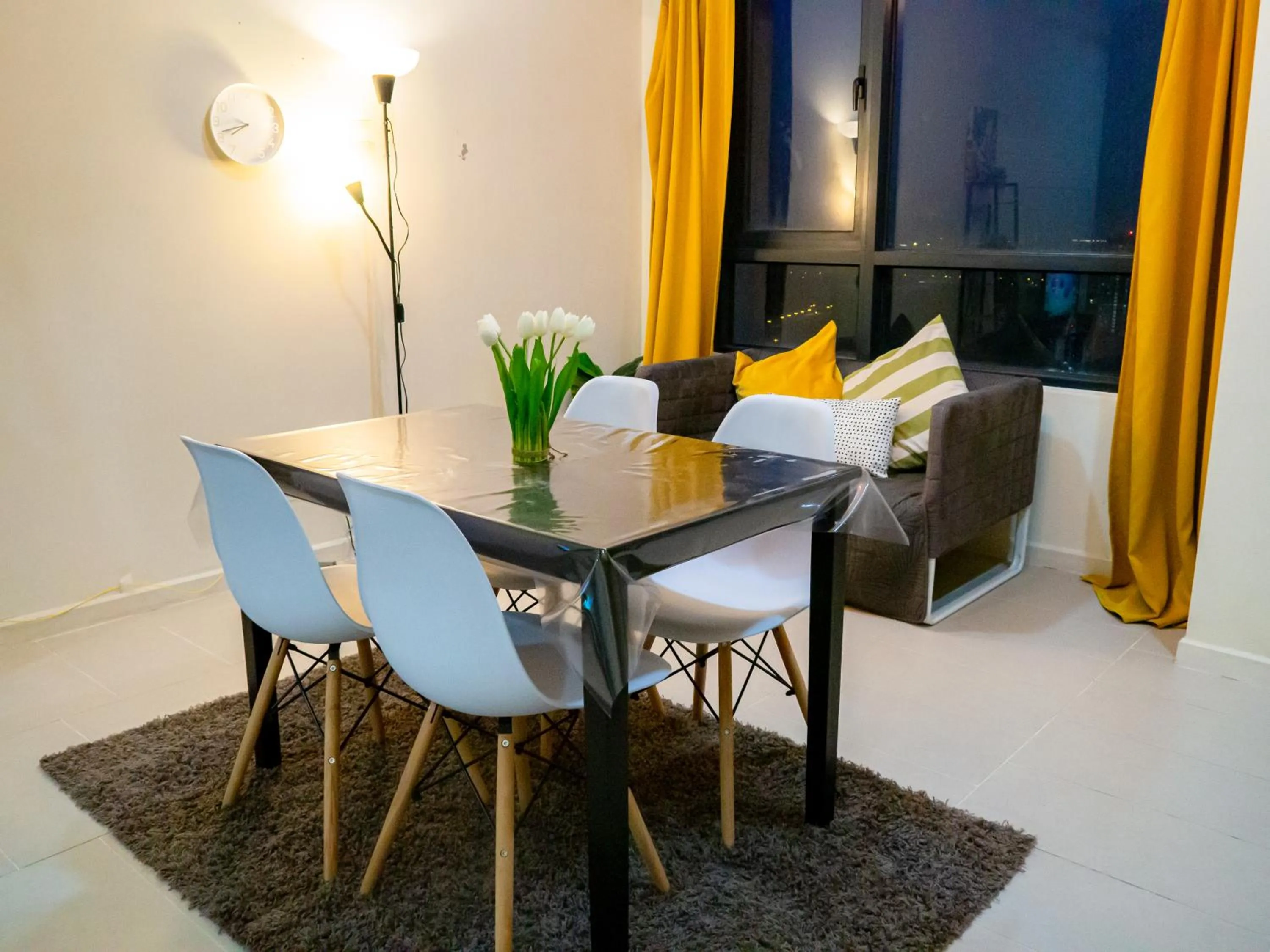 Tamarind Suites or D'Pulze Residence or Domain NeoCyber, click Room selection for location and pics