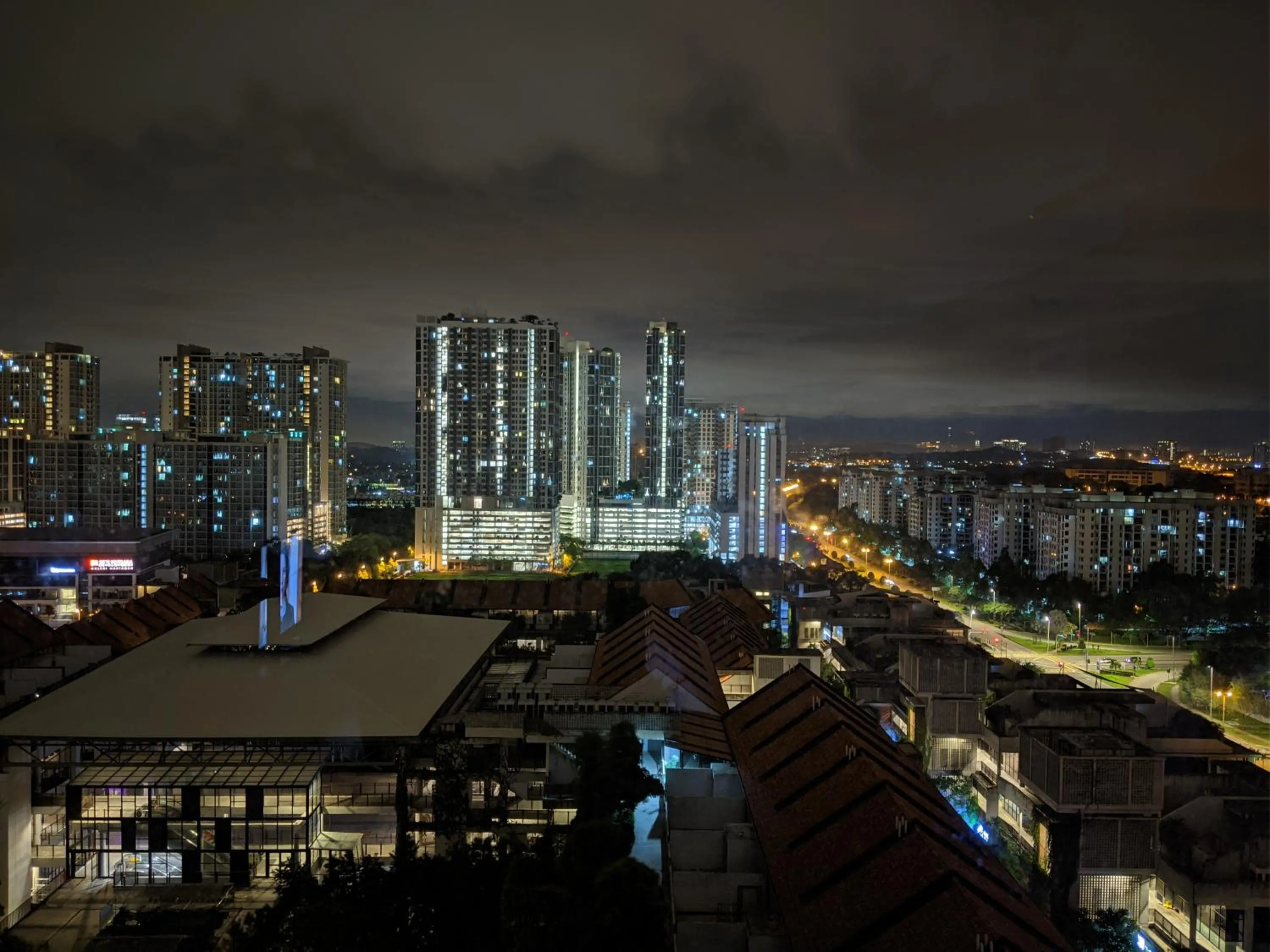 Tamarind Suites or D'Pulze Residence or Domain NeoCyber, click Room selection for location and pics