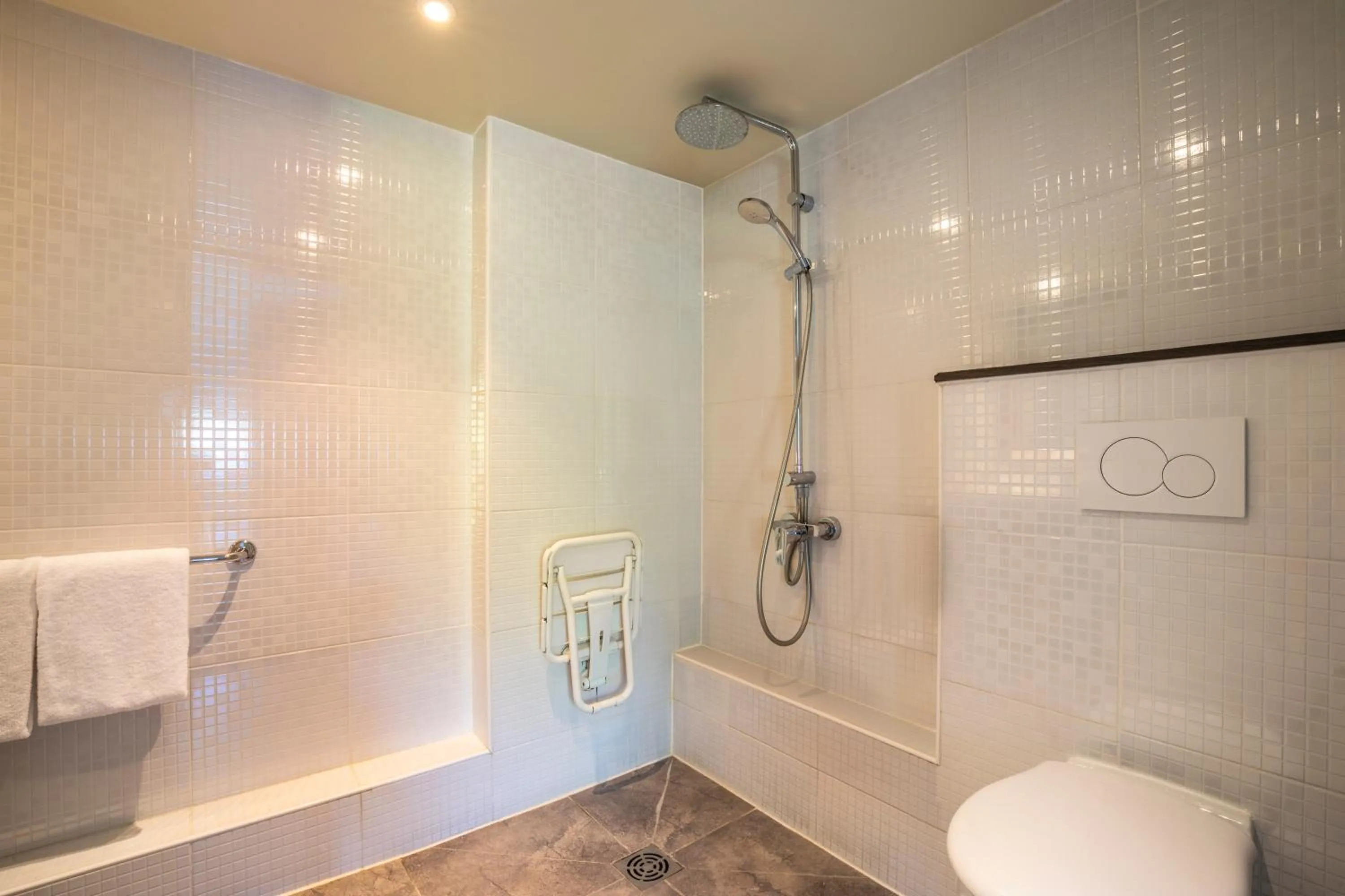 Shower in Campanile Pontarlier