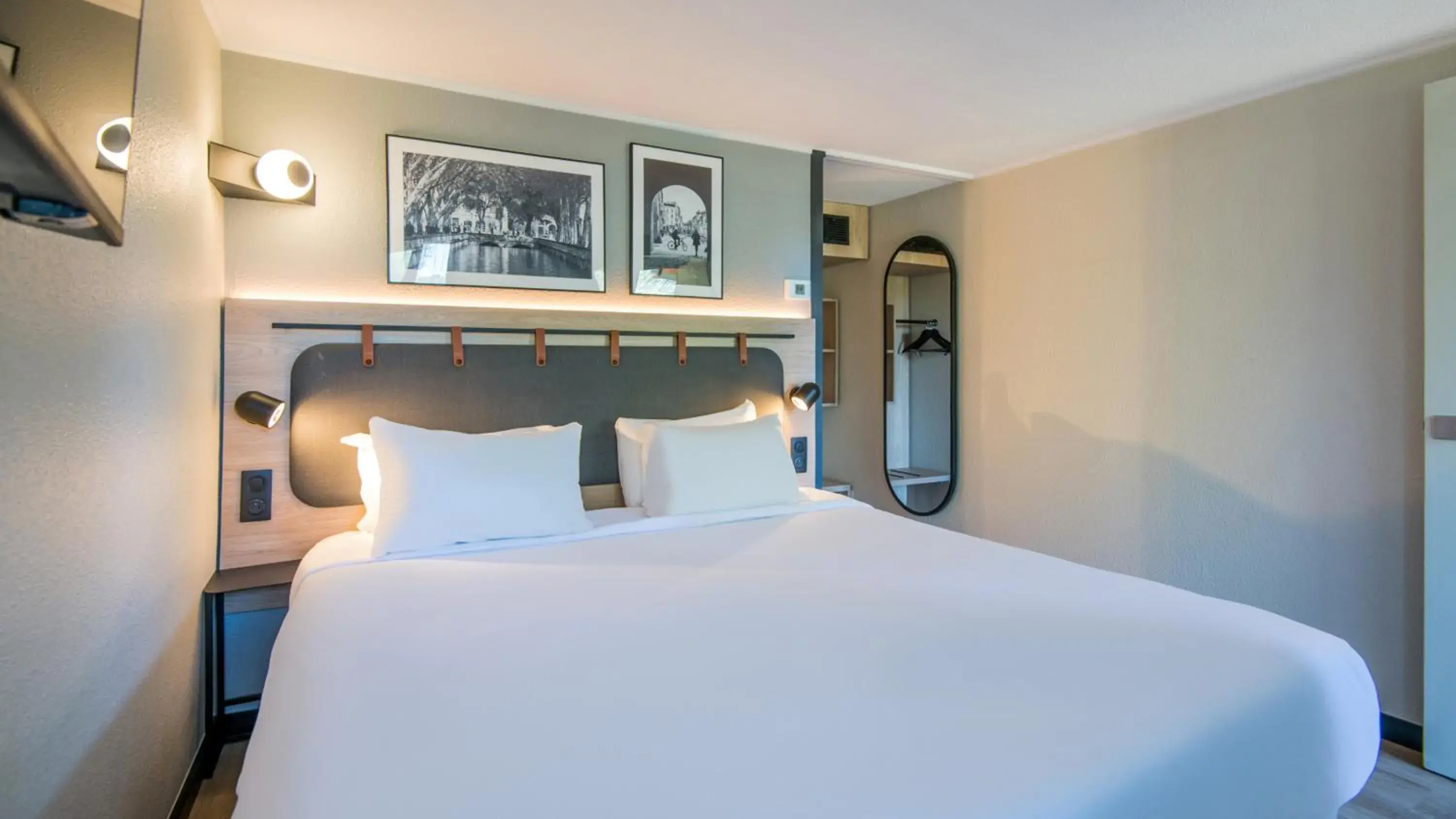 Bedroom, Bed in Campanile NATURE - Rodez Bedroom, Bed in Campanile NATURE - Rodez