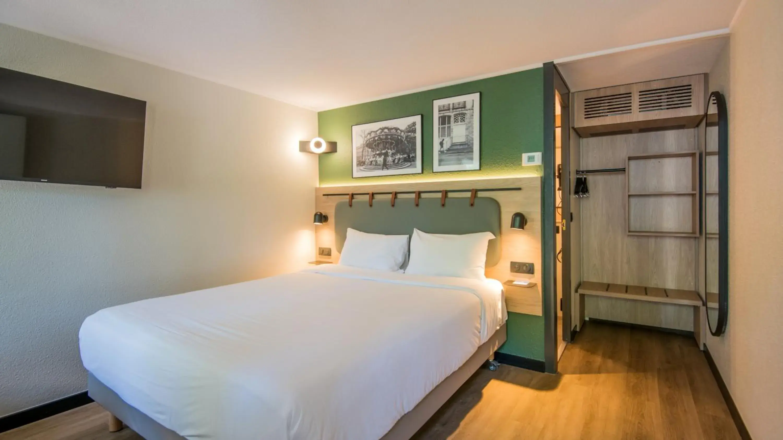 Bedroom, Bed in Campanile NATURE - Rodez Bedroom, Bed in Campanile NATURE - Rodez