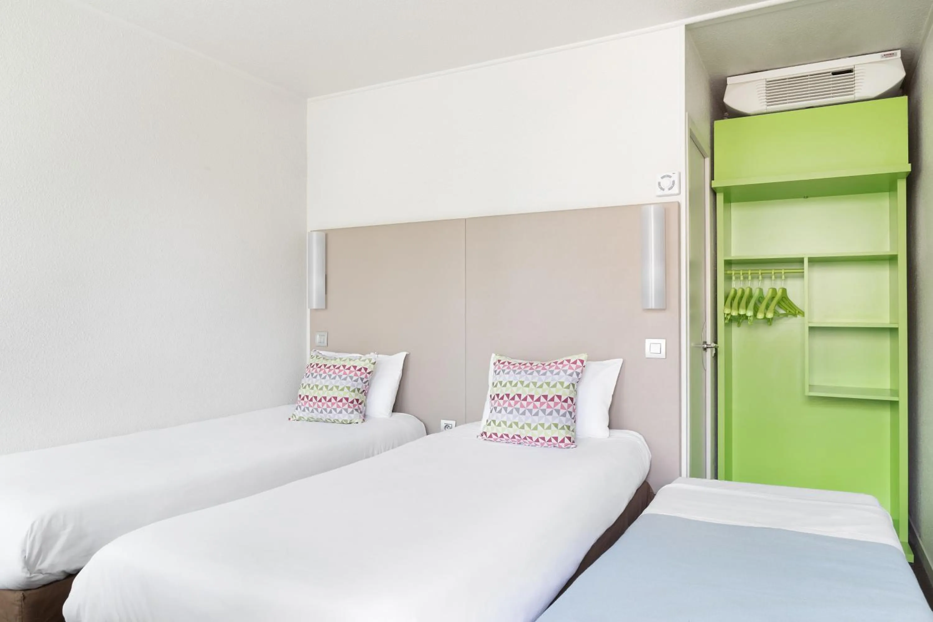 Photo of the whole room, Bed in Campanile Toulon - La Seyne sur Mer - Sanary