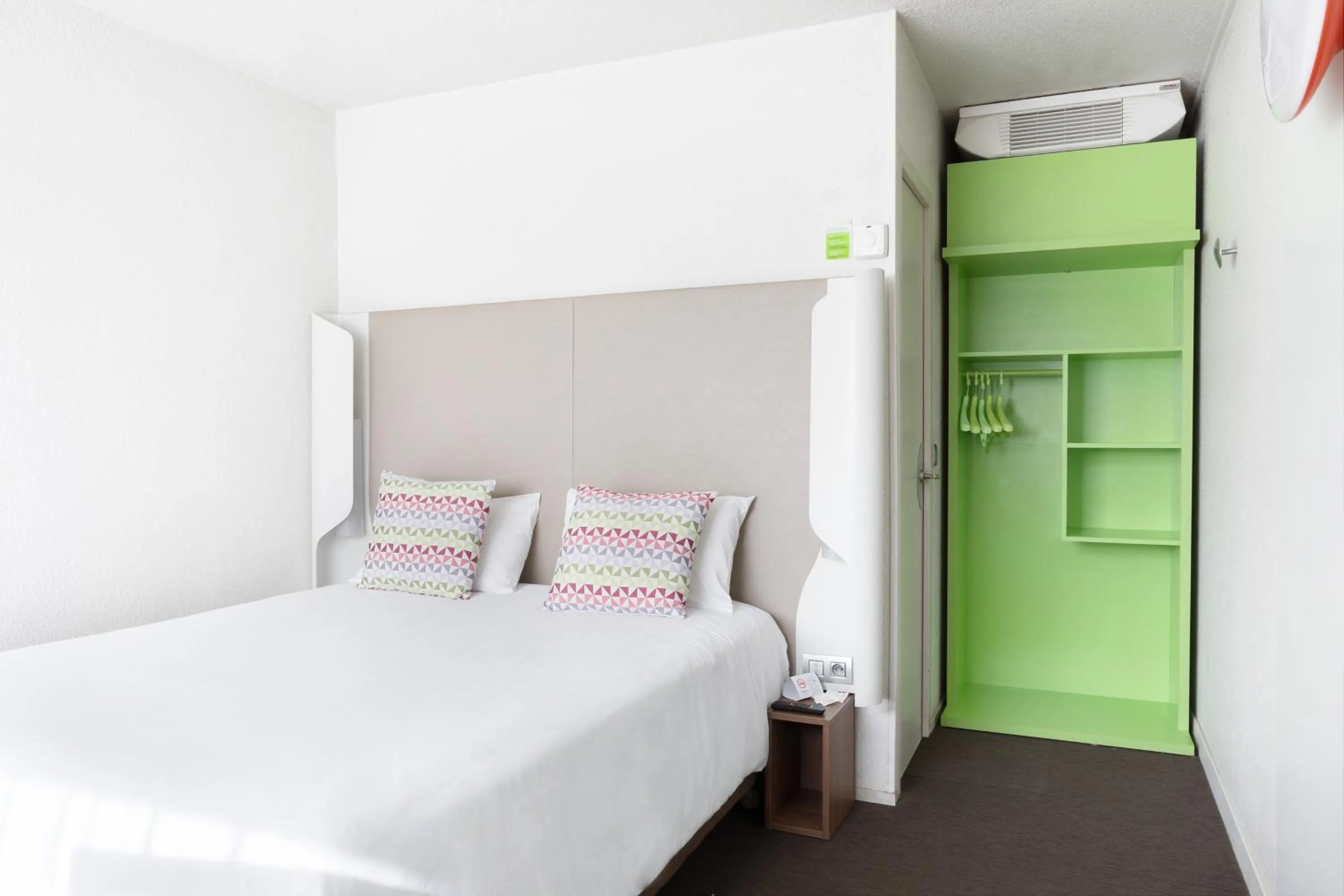 Photo of the whole room, Bed in Campanile Toulon - La Seyne sur Mer - Sanary