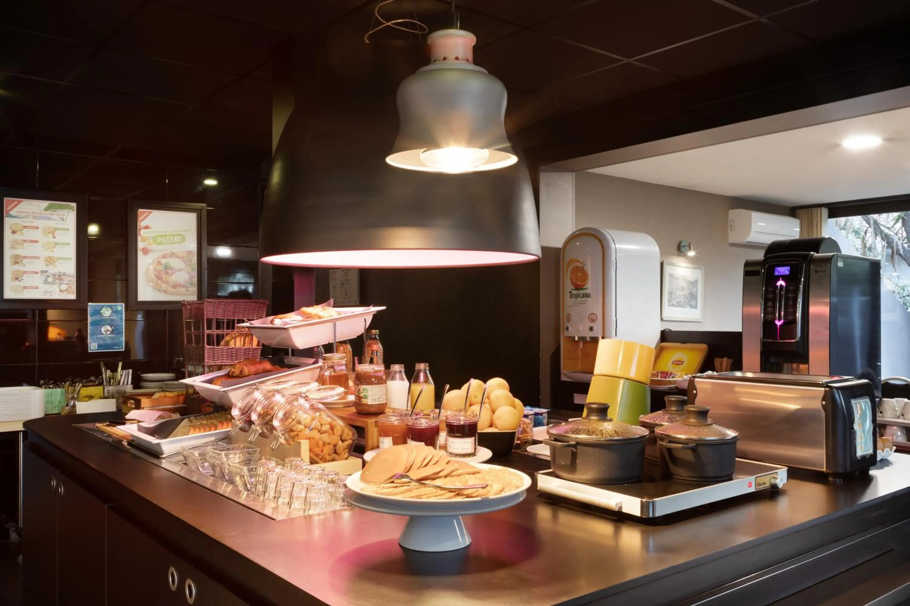 Buffet breakfast in Campanile Toulon - La Seyne sur Mer - Sanary