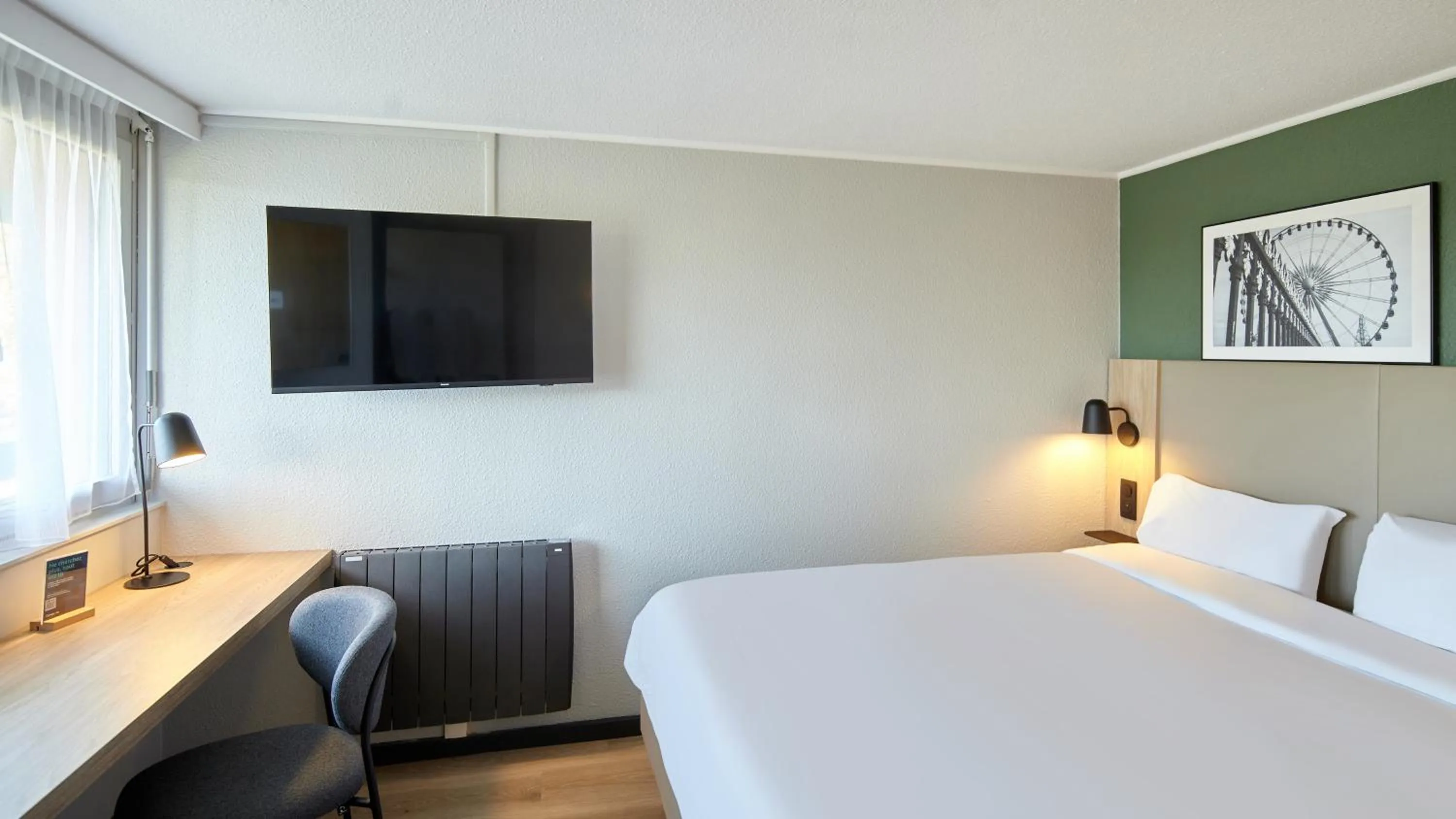 Photo of the whole room, Bed in Campanile Vierzon