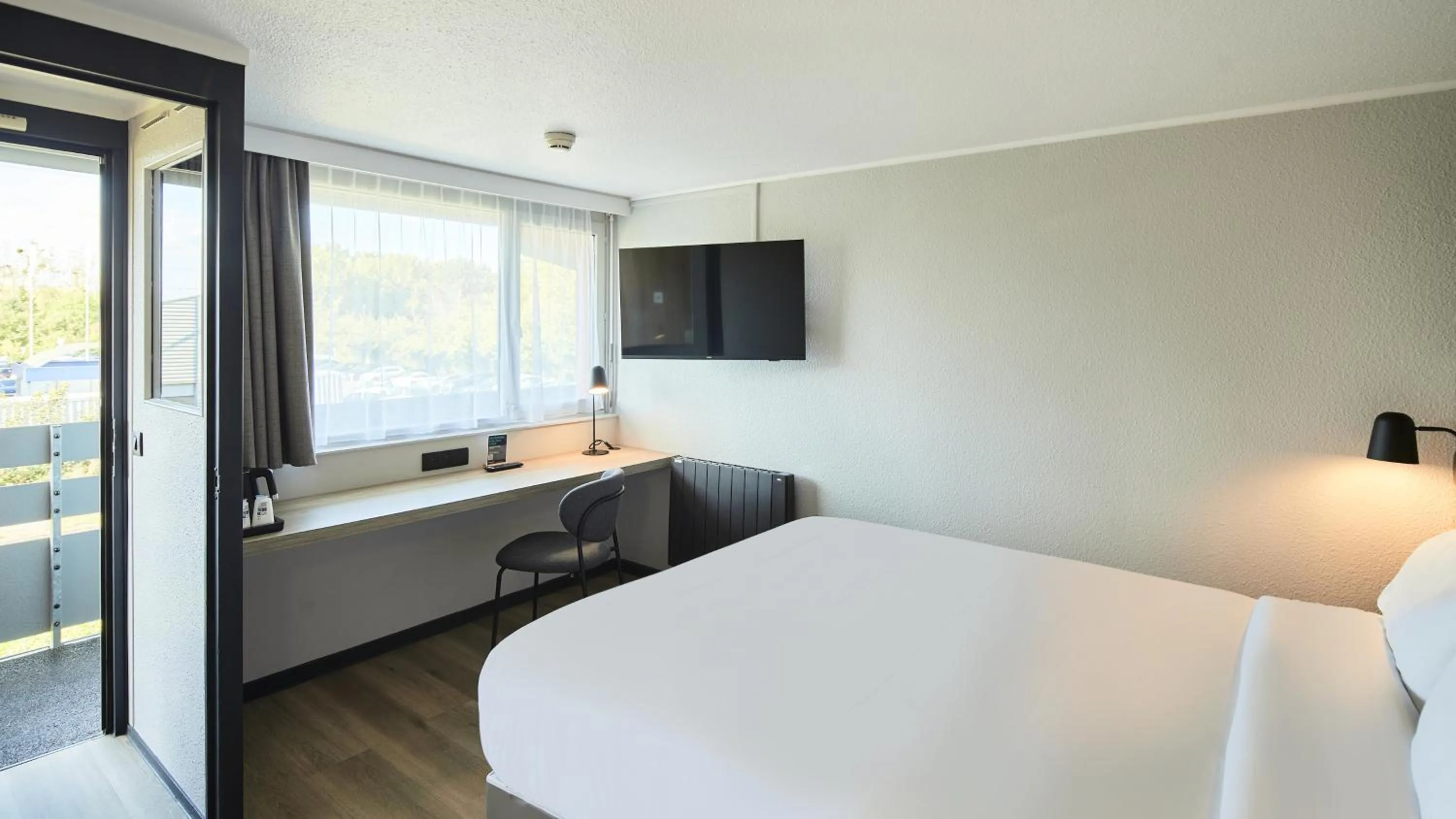 Photo of the whole room, Bed in Campanile Vierzon