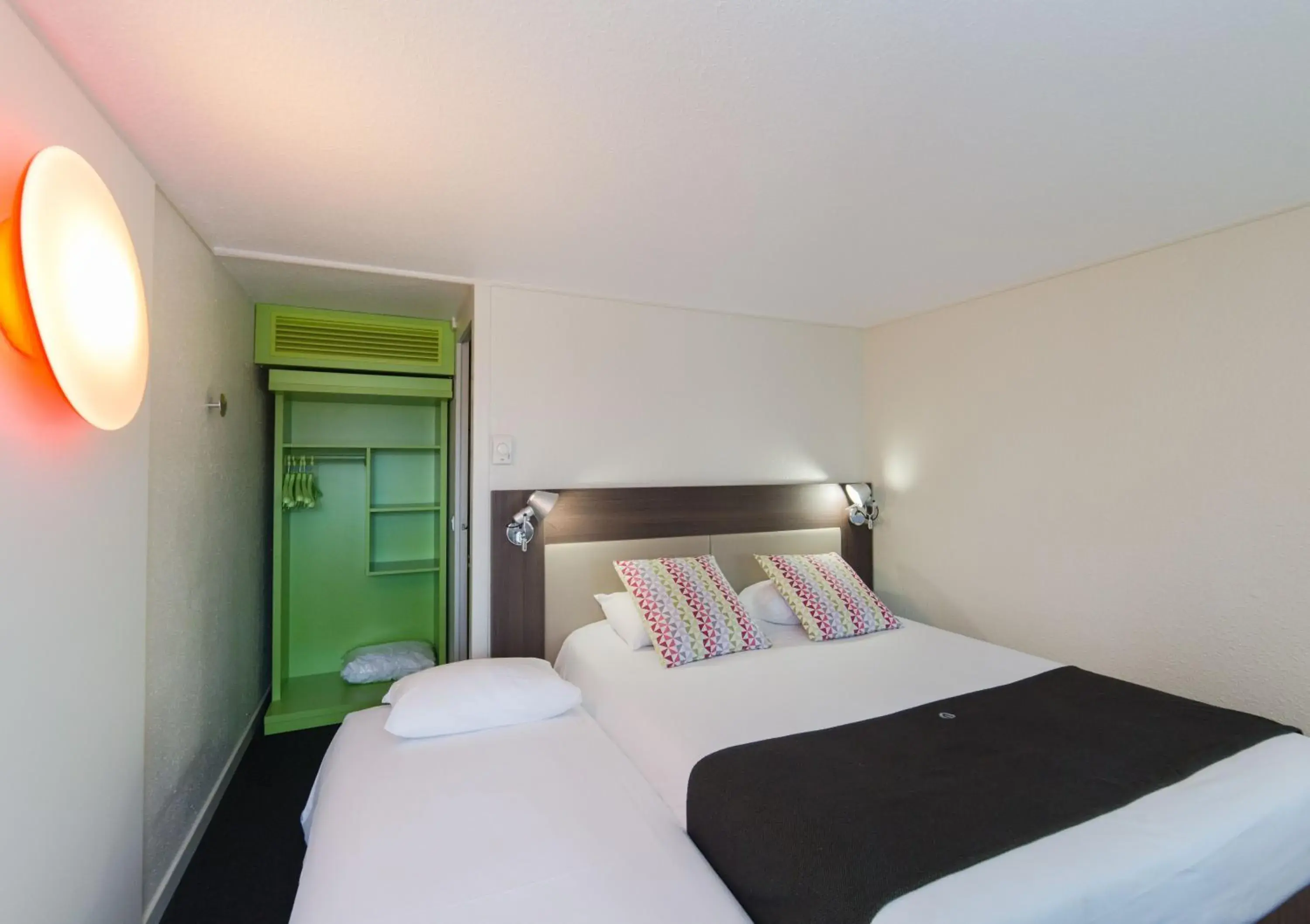 Photo of the whole room, Bed in Campanile Agen Photo of the whole room, Bed in Campanile Agen