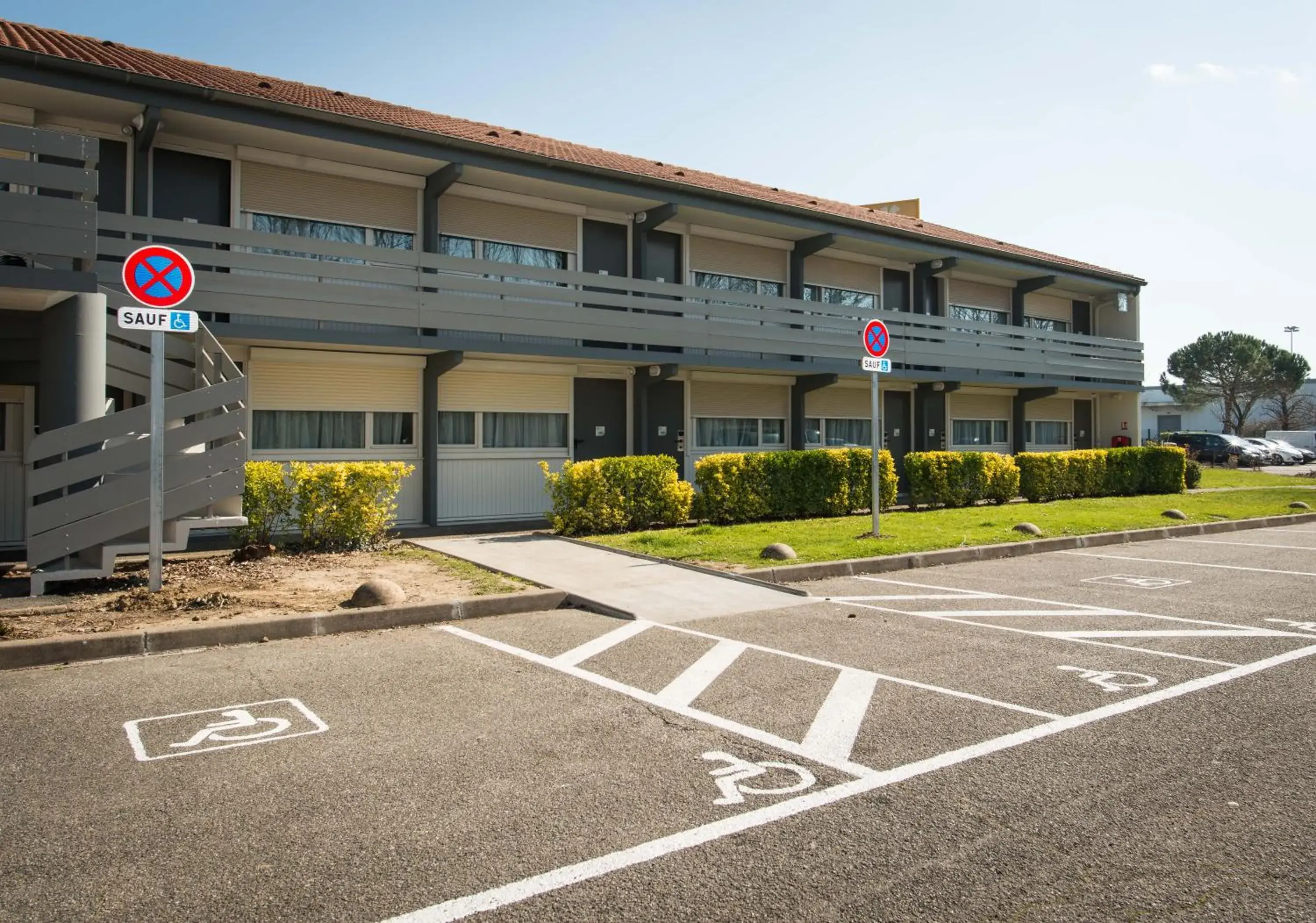 Facade/entrance in Campanile Agen Facade/entrance in Campanile Agen
