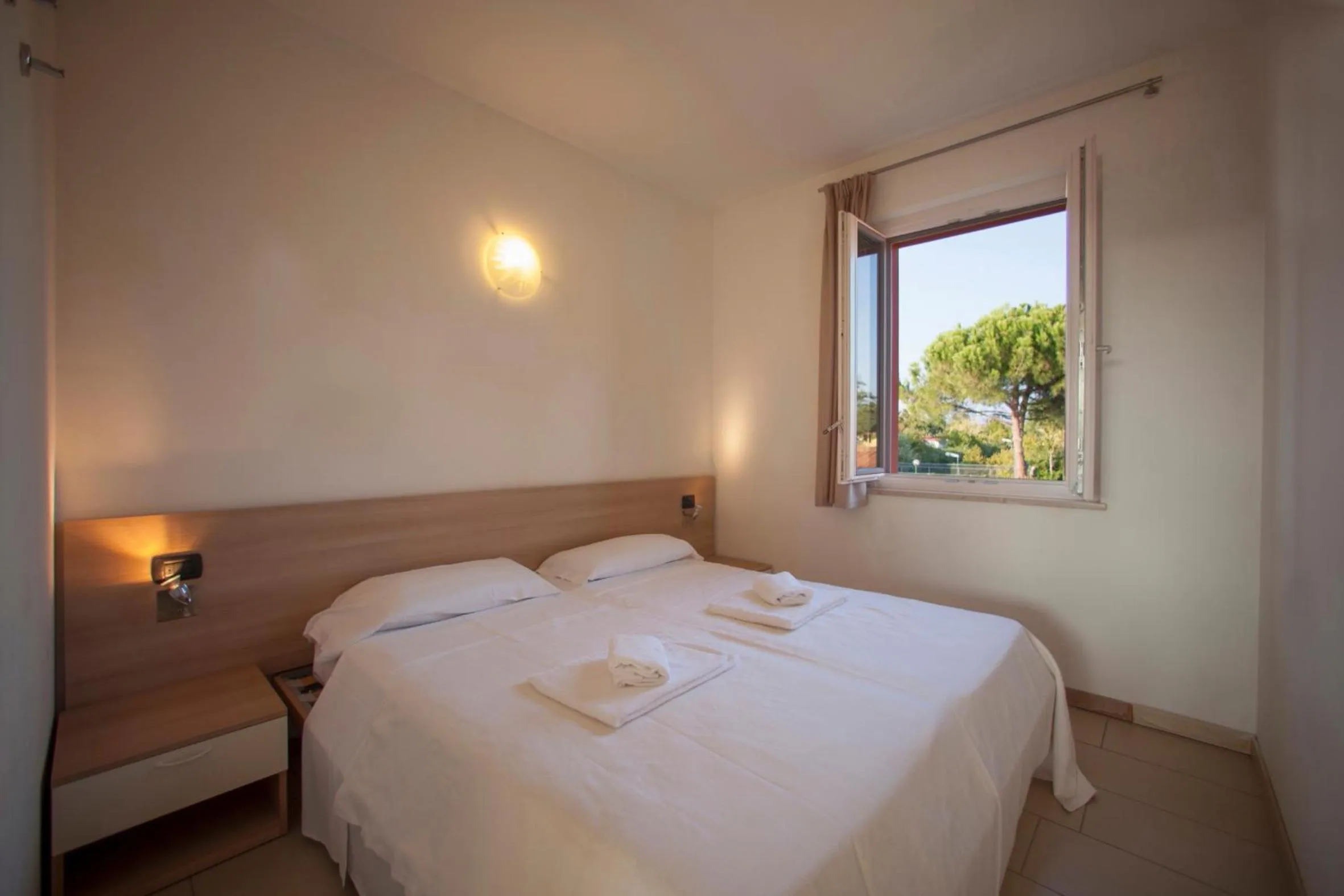 Bedroom, Bed in The Garda Village