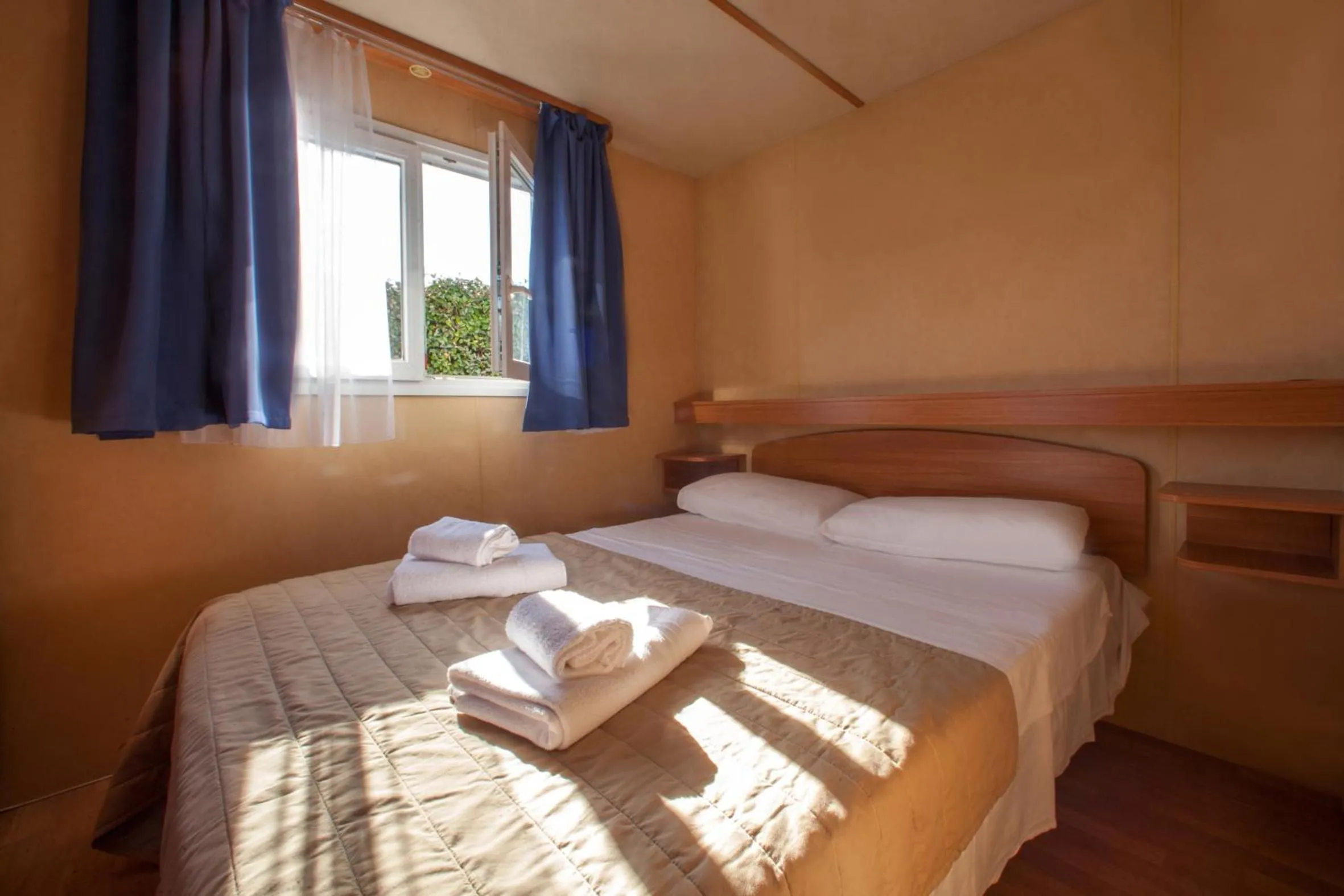 Bedroom, Bed in The Garda Village