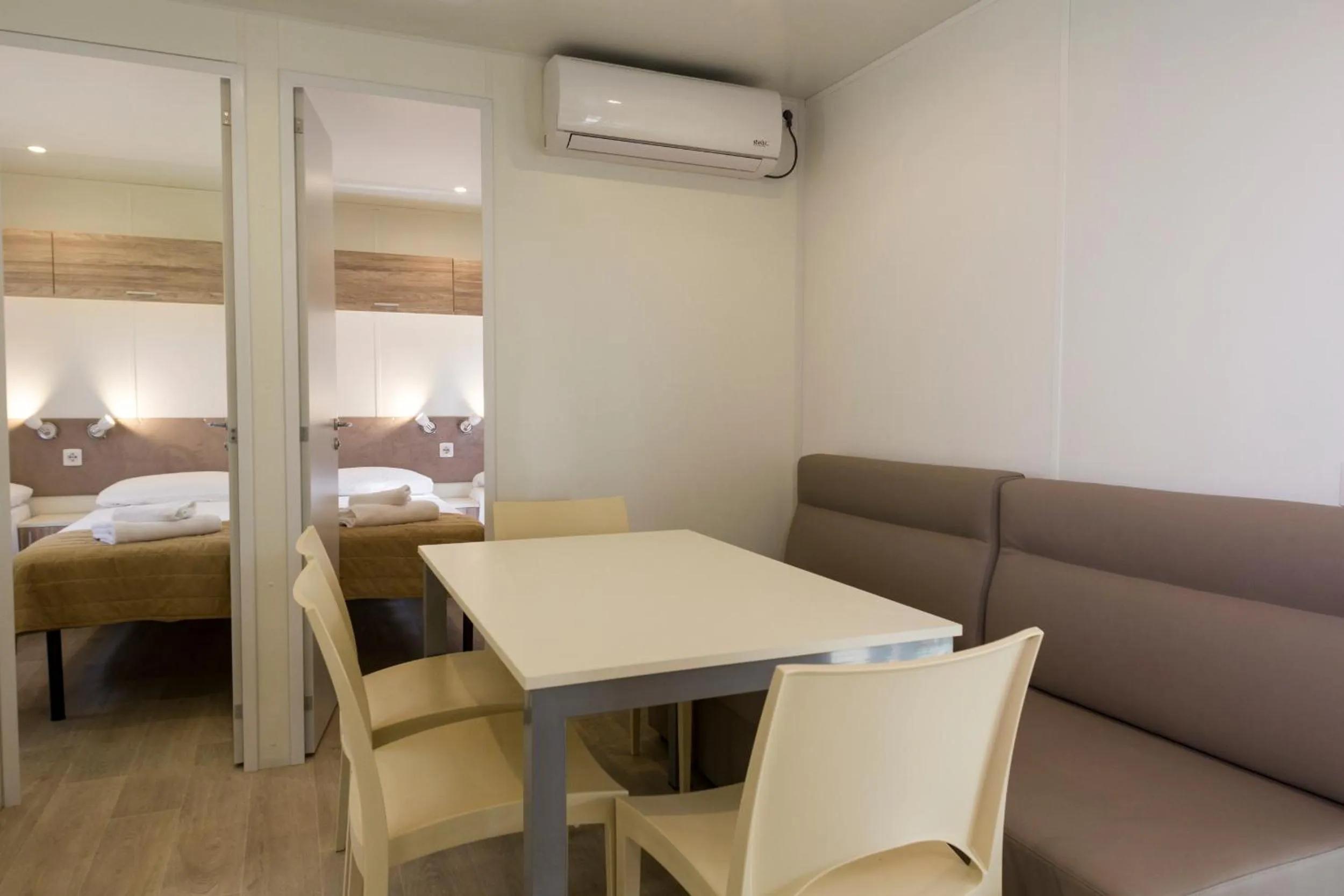 Dining area, Bed in The Garda Village