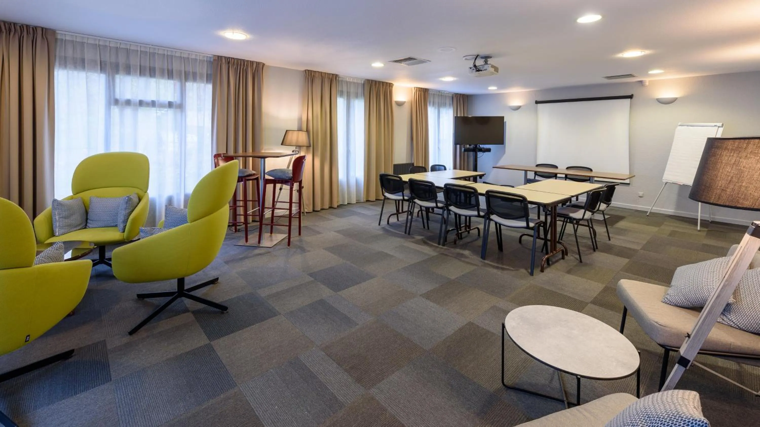 Meeting/conference room in Campanile NATURE - Cahors