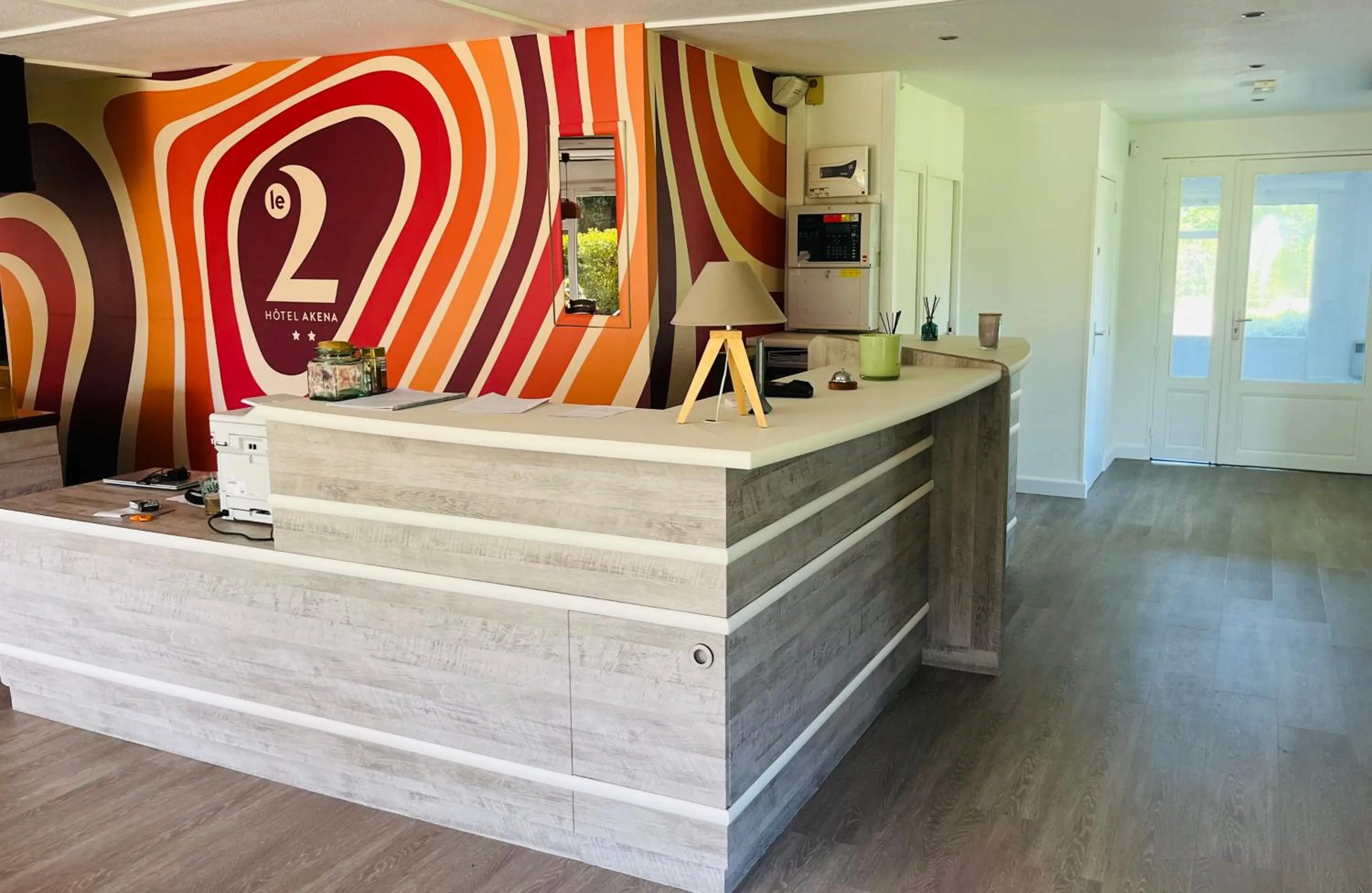 Lobby or reception in Le 2 By Hotel Akena - La Ferté Bernard