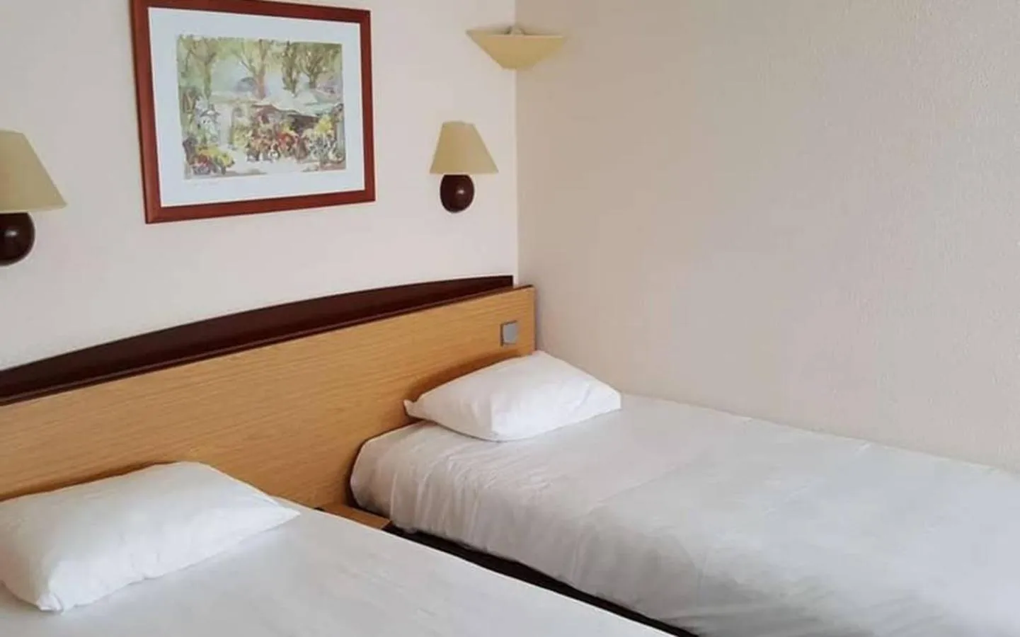 Bed in Le 2 By Hotel Akena - La Ferté Bernard