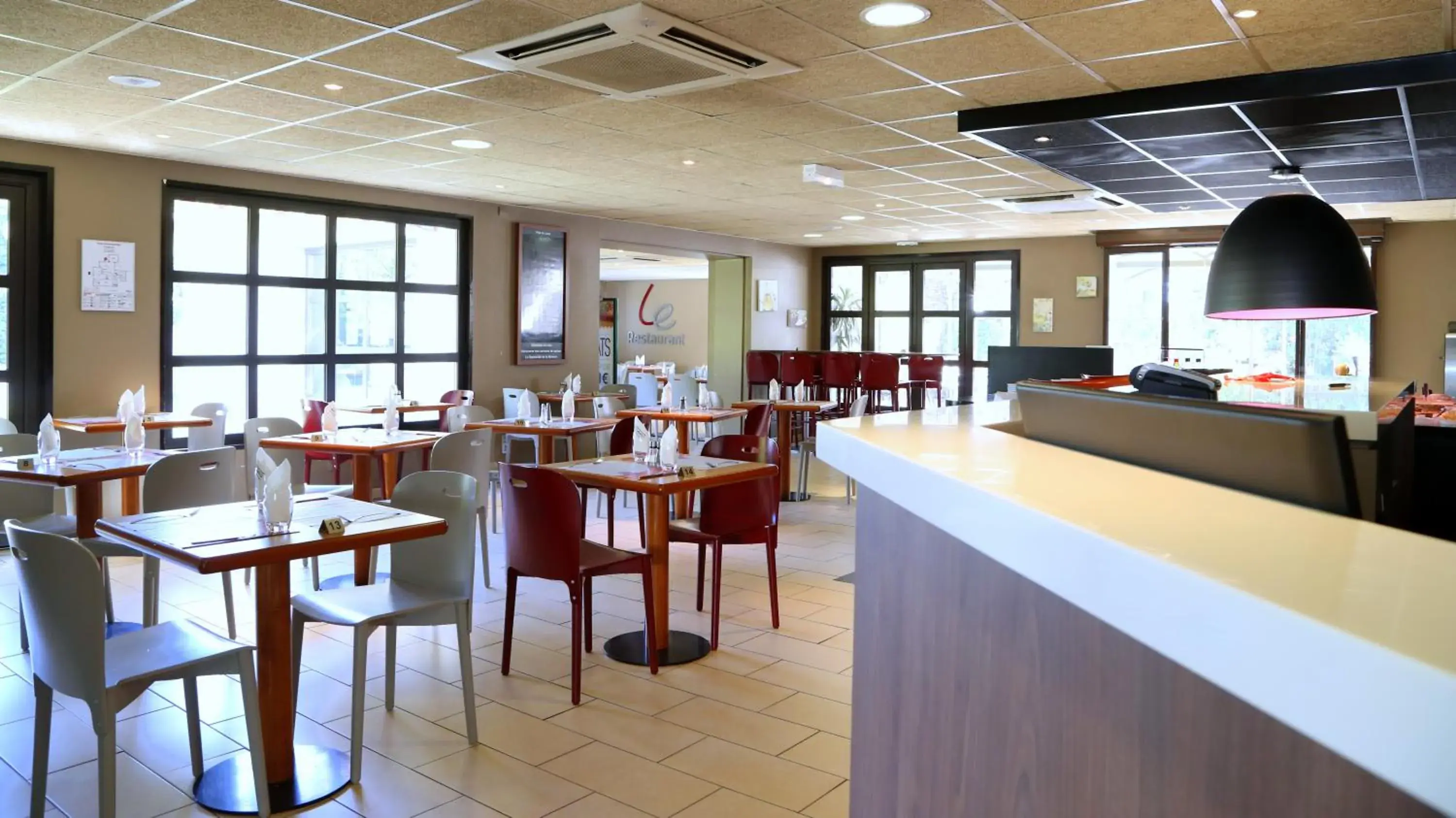 Lounge or bar, Restaurant/Places to Eat in Campanile Aix En Provence Ouest - Jas de Bouffan