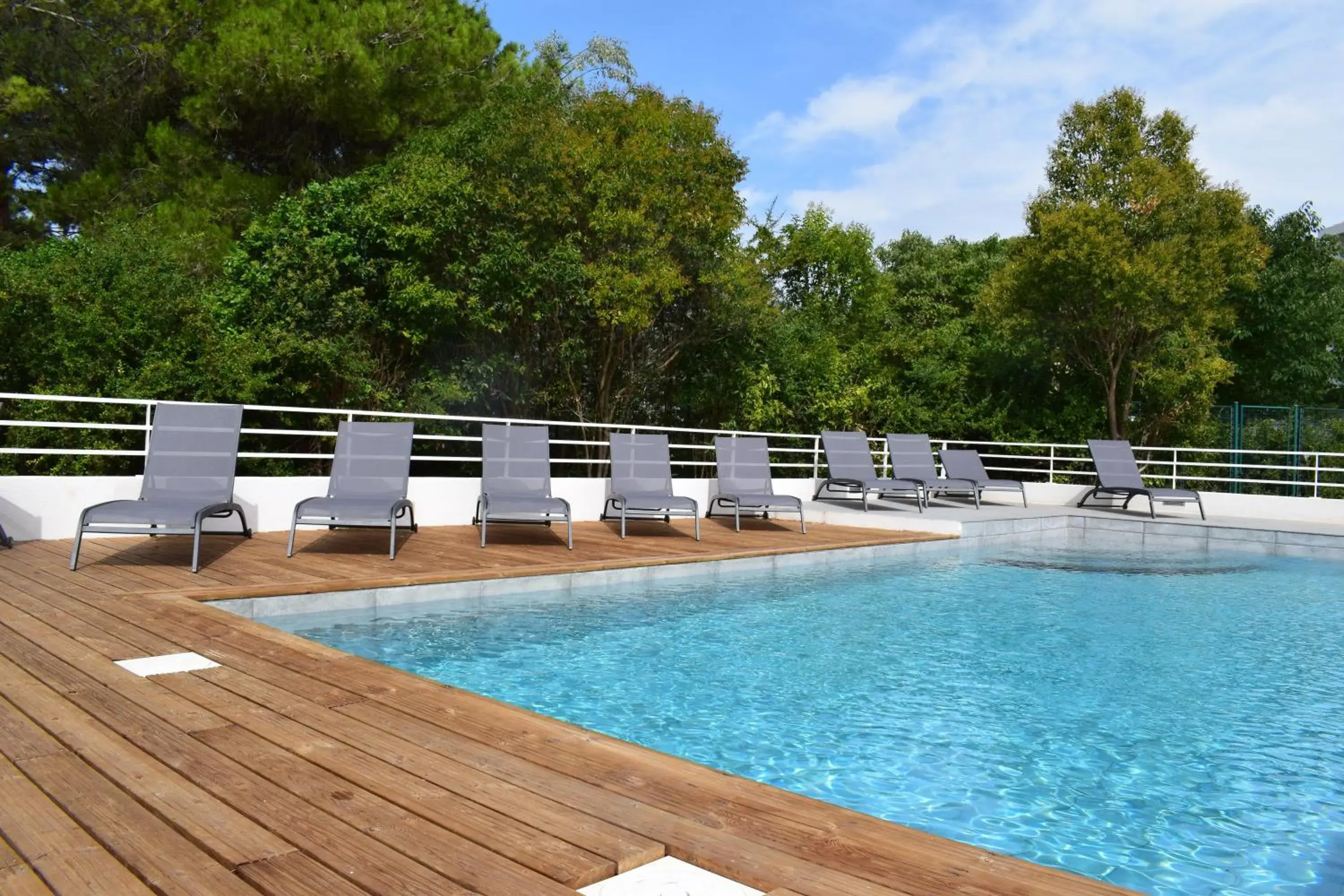 Swimming Pool in Campanile Aix En Provence Ouest - Jas de Bouffan