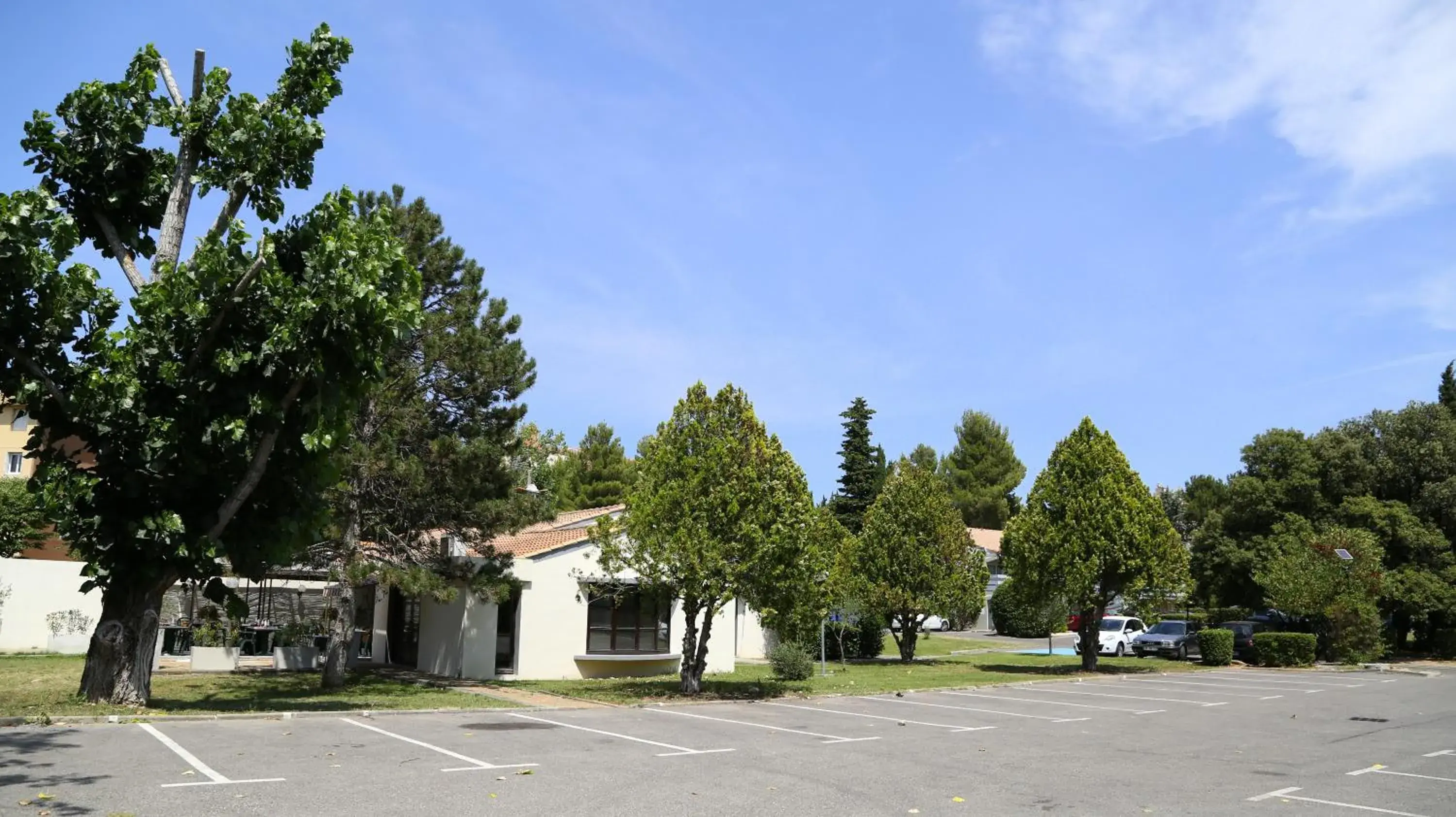 Facade/entrance, Property Building in Campanile Aix En Provence Ouest - Jas de Bouffan