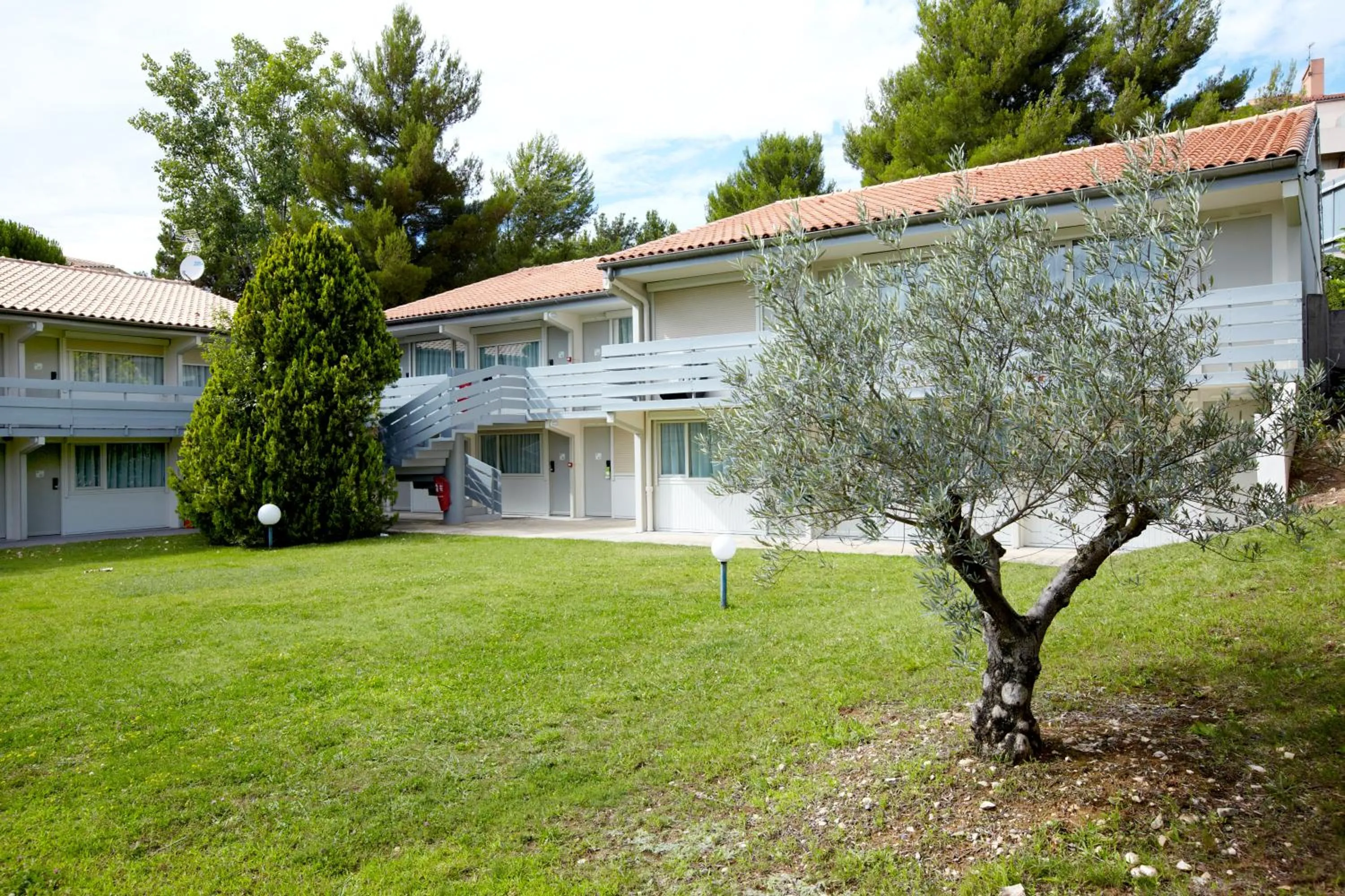 Facade/entrance, Property Building in Campanile Aix En Provence Ouest - Jas de Bouffan