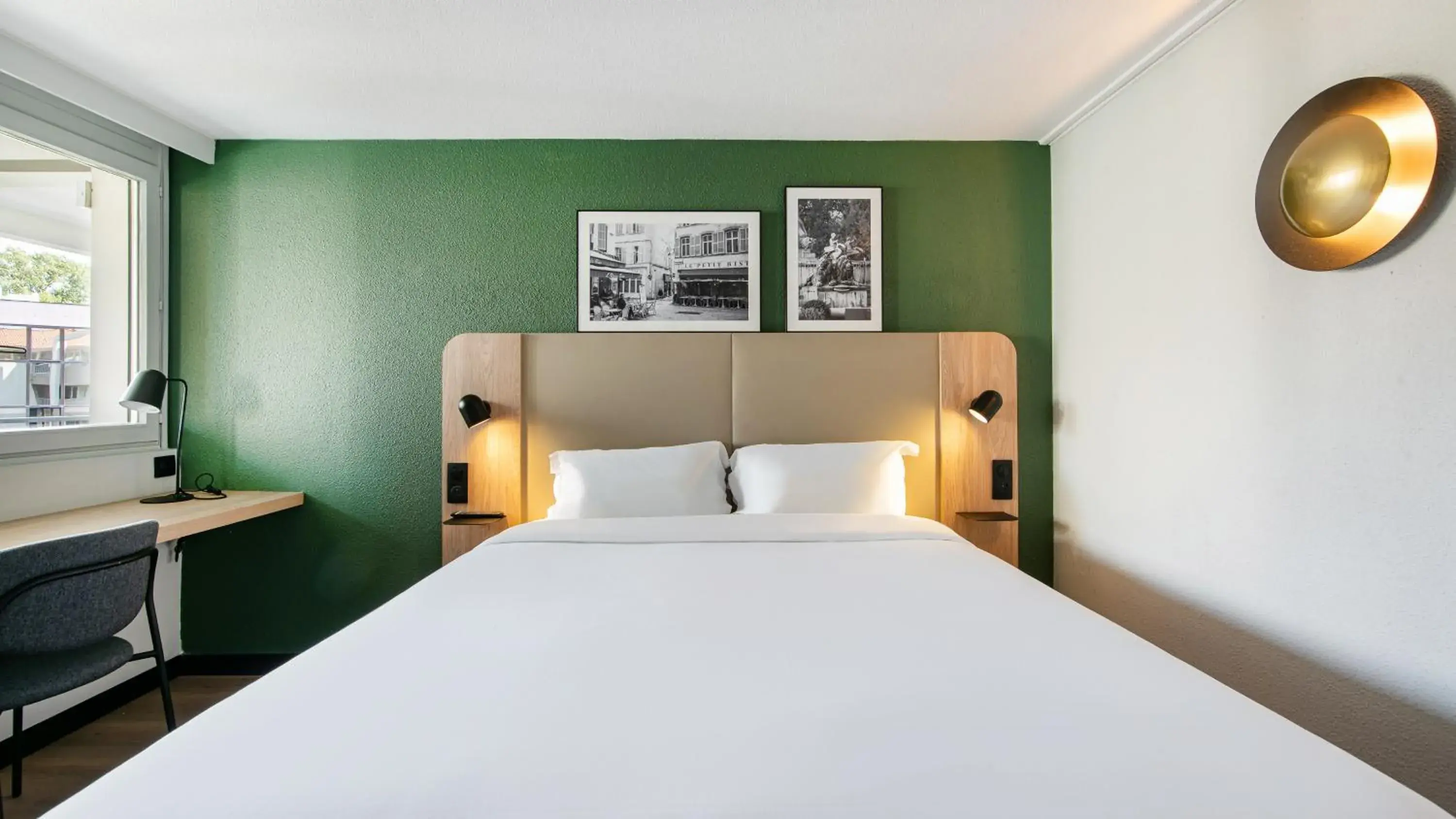 Bedroom, Bed in Campanile Prime - Aix-en-Provence Sud - Pont de l'Arc Bedroom, Bed in Campanile Prime - Aix-en-Provence Sud - Pont de l'Arc