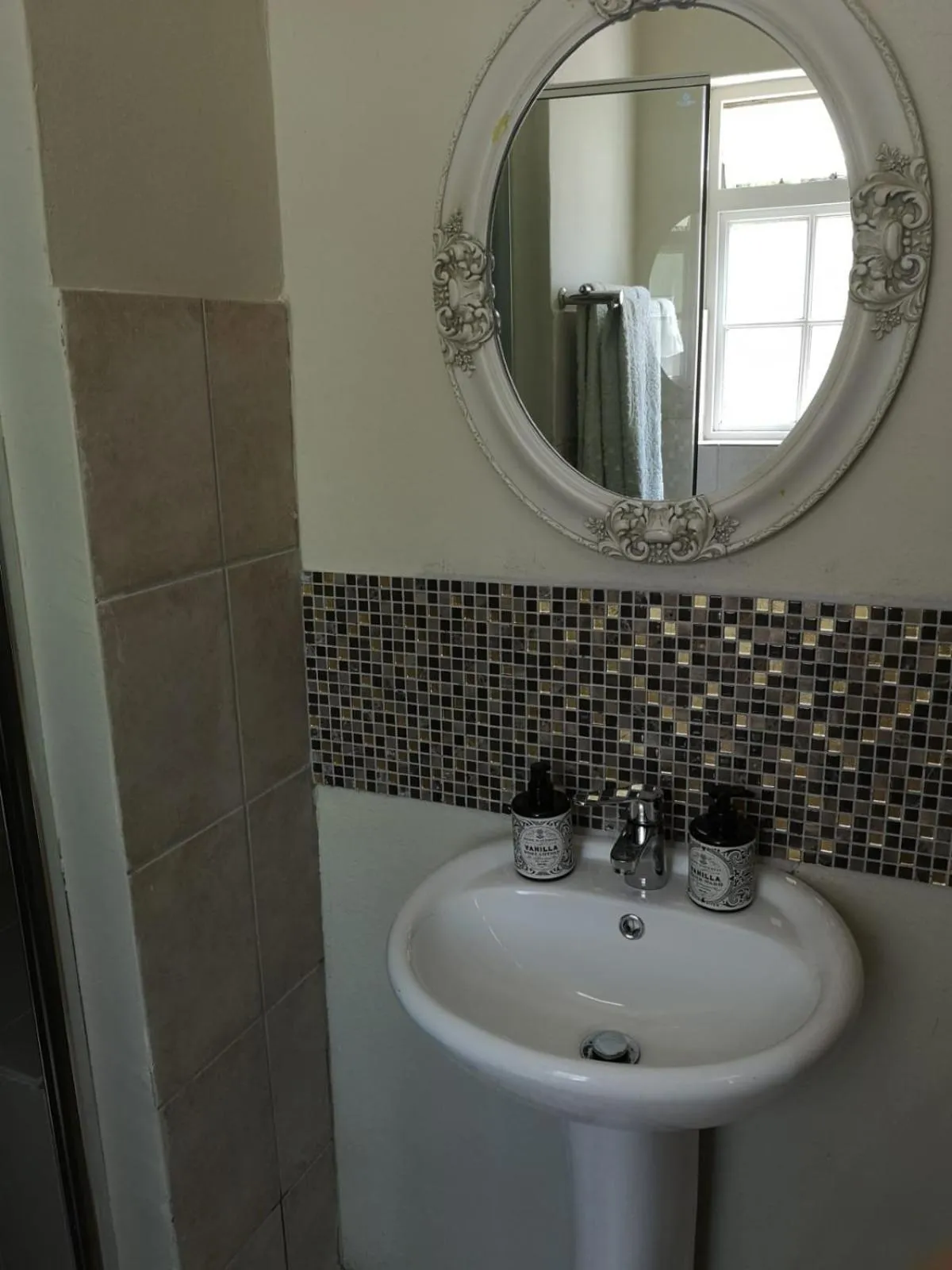 Bathroom in Almond Cottage Bed & Breakfast