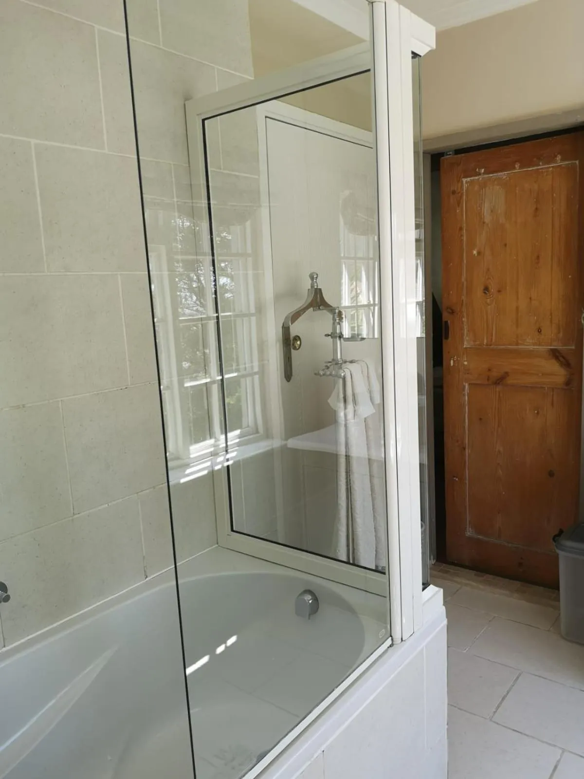 Bathroom in Almond Cottage Bed & Breakfast