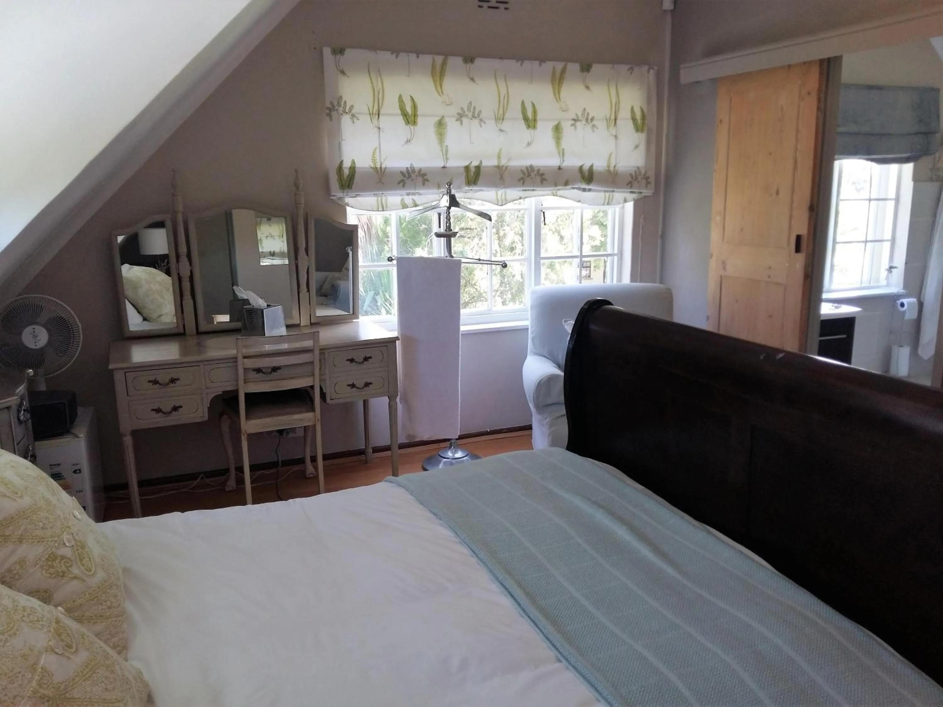 Garden, Bed in Almond Cottage Bed & Breakfast