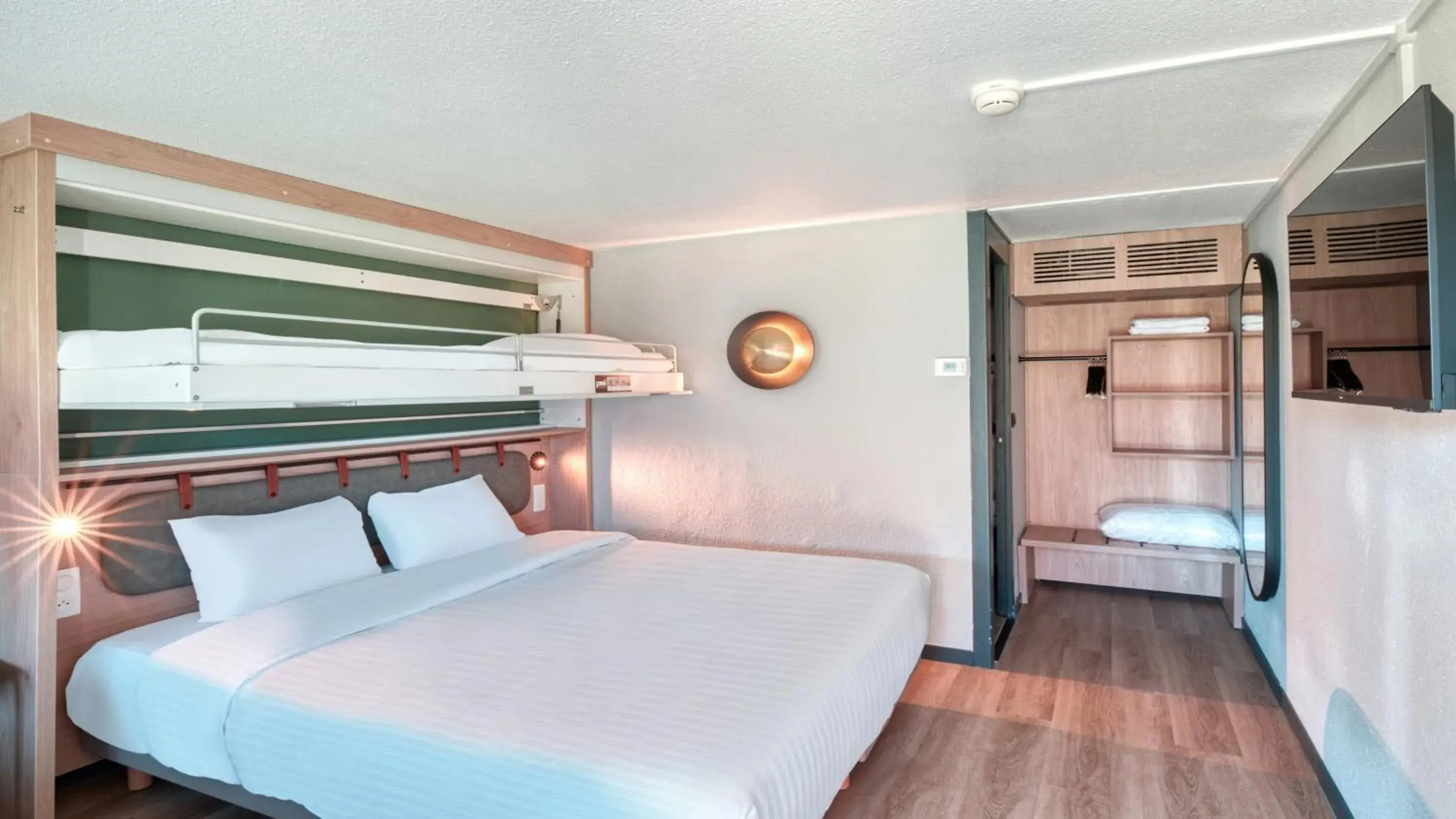 Photo of the whole room, Bed in Campanile NATURE - Dreux Photo of the whole room, Bed in Campanile NATURE - Dreux