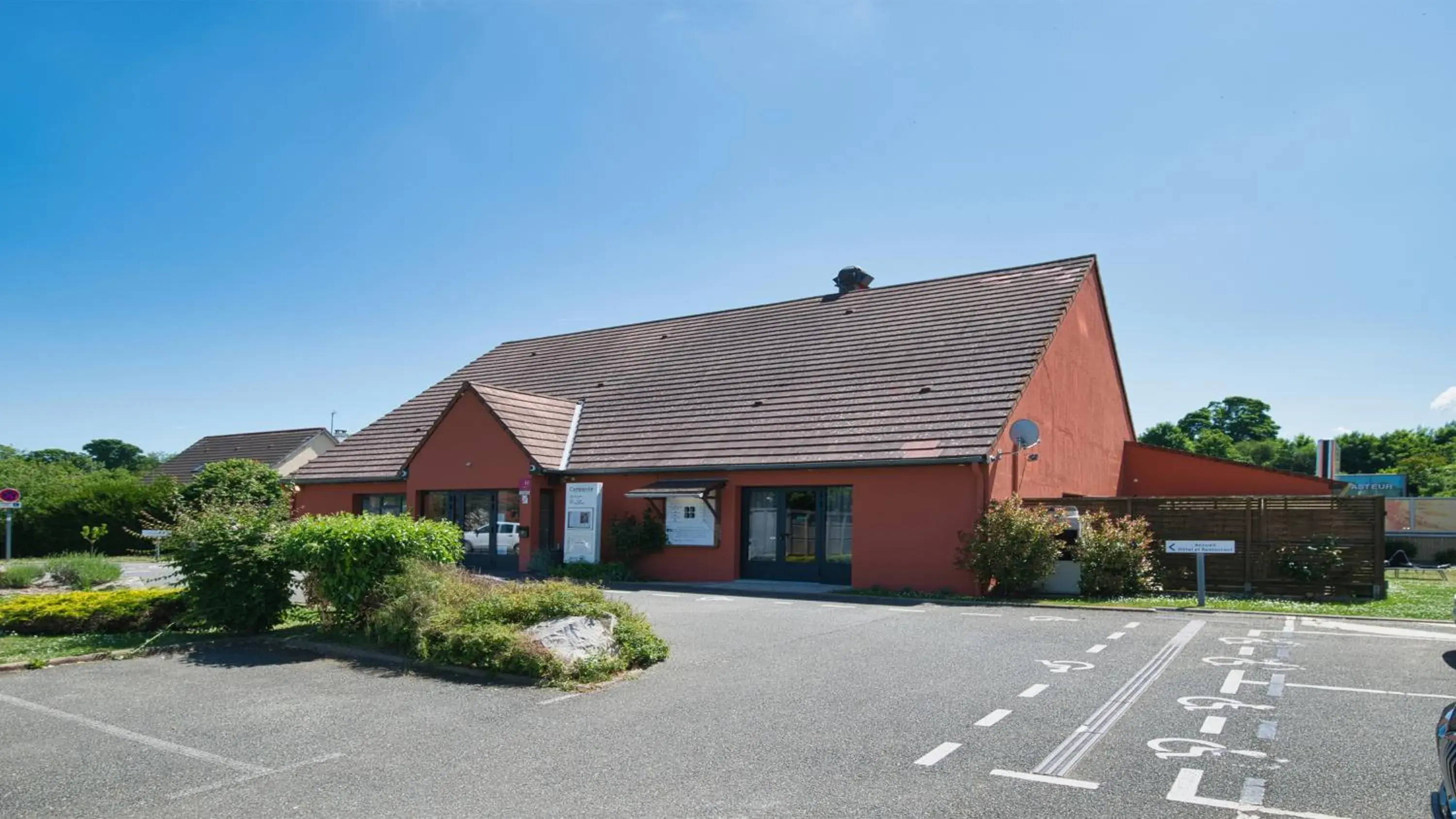 Property building in Campanile NATURE - Dreux Property building in Campanile NATURE - Dreux