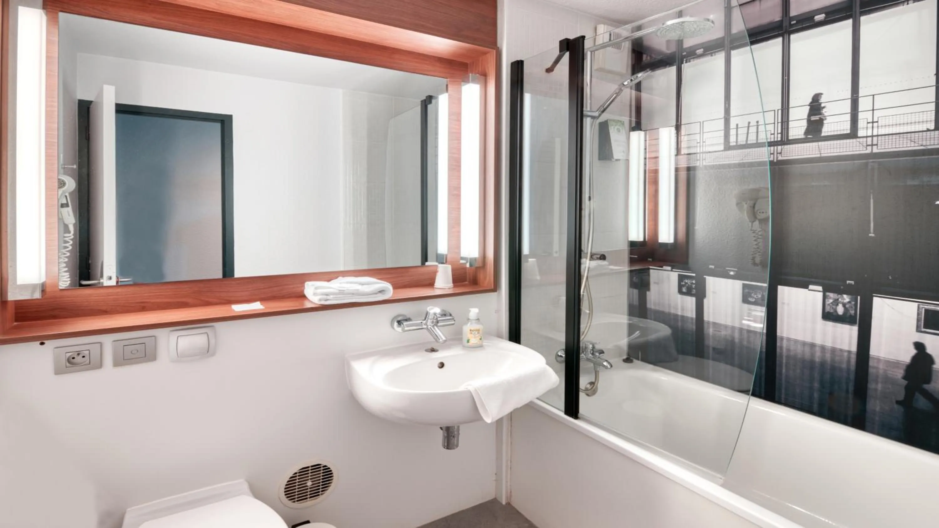 Bathroom in Campanile NATURE - Dreux