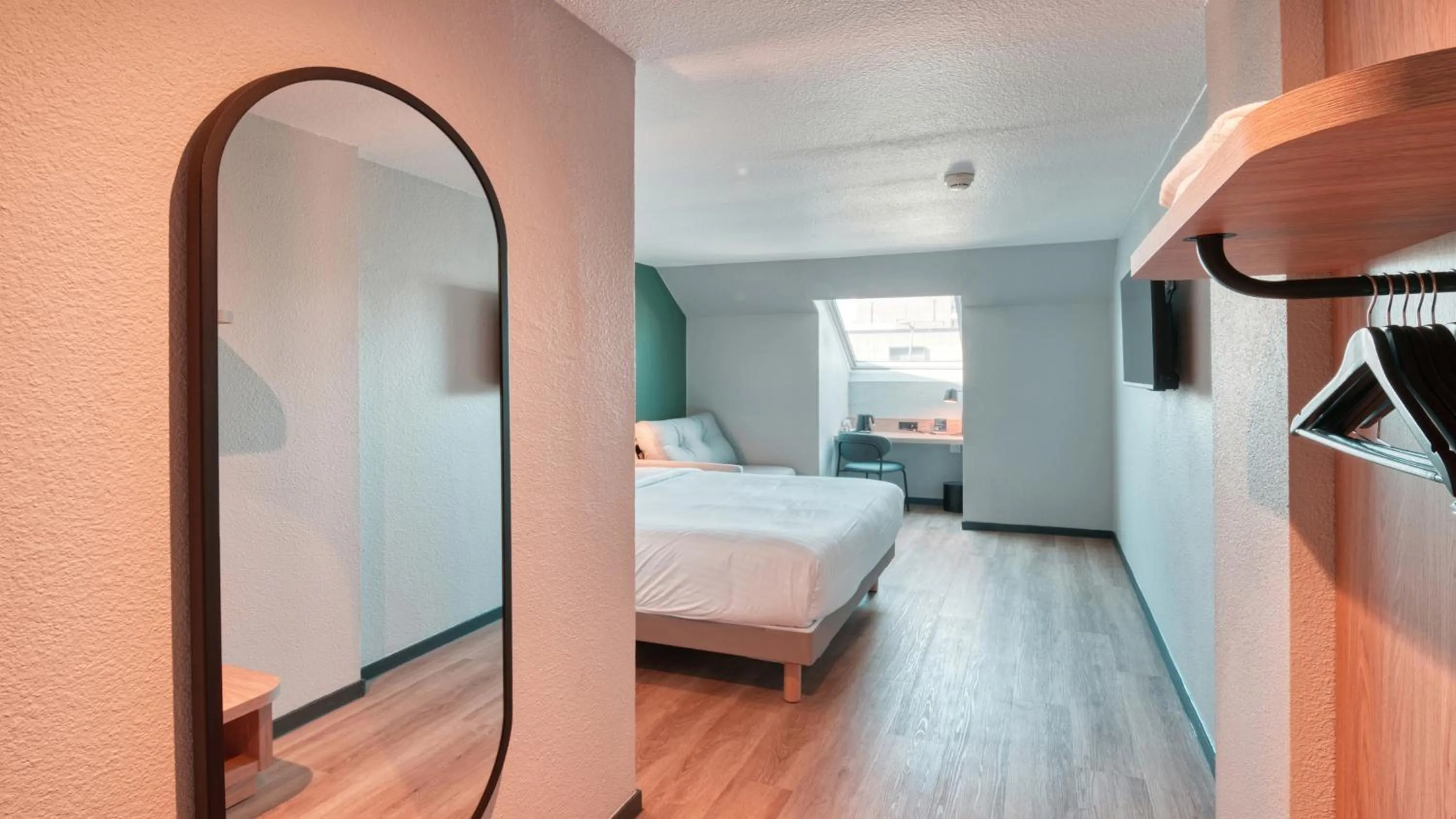 Photo of the whole room, Bed in Campanile NATURE - Dreux