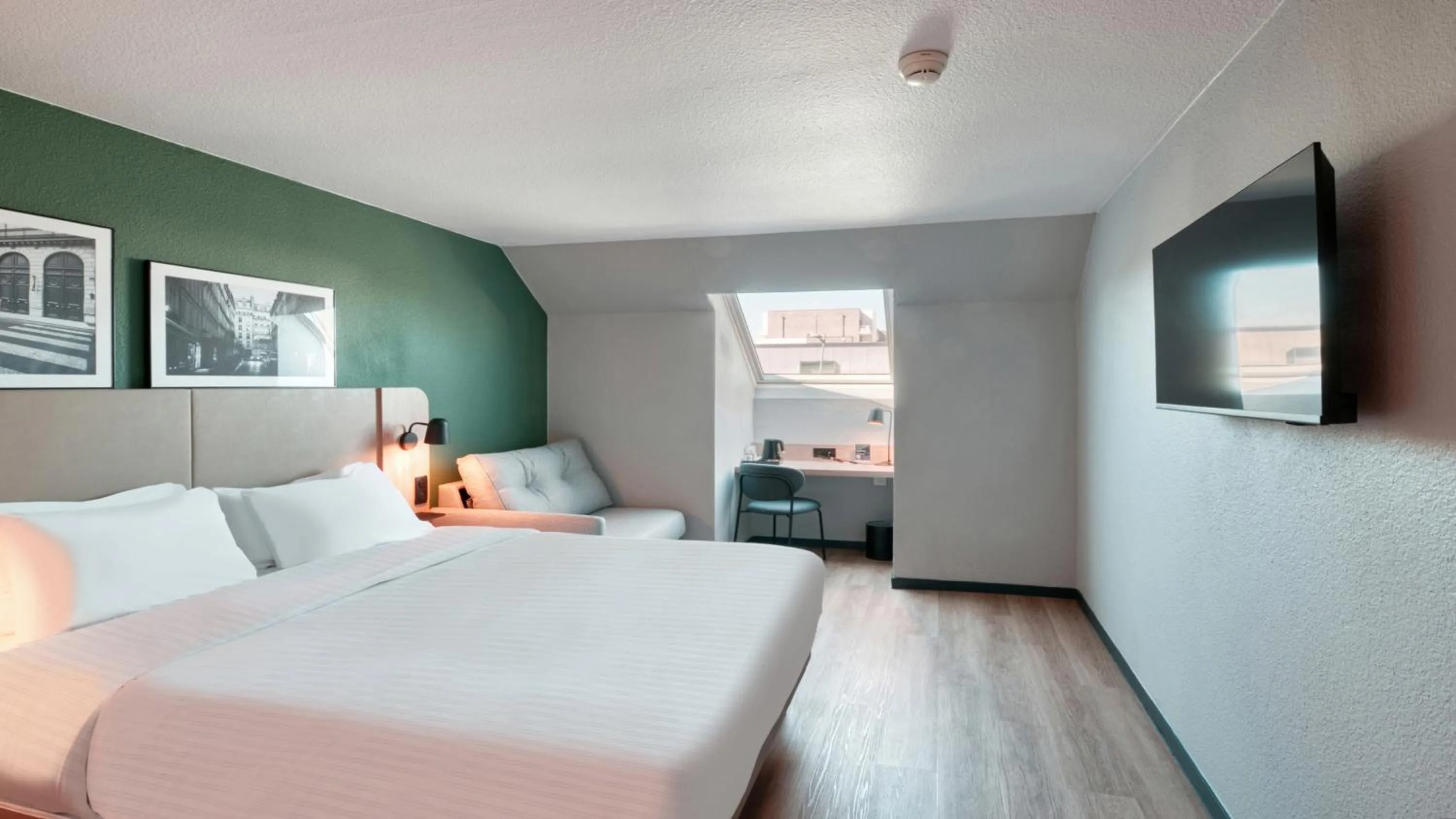 Photo of the whole room, Bed in Campanile NATURE - Dreux