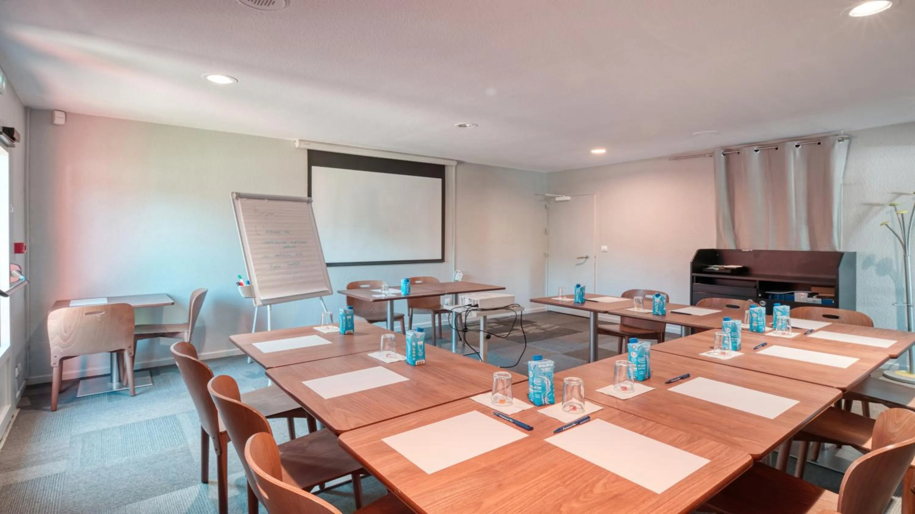 Meeting/conference room in Campanile NATURE - Dreux