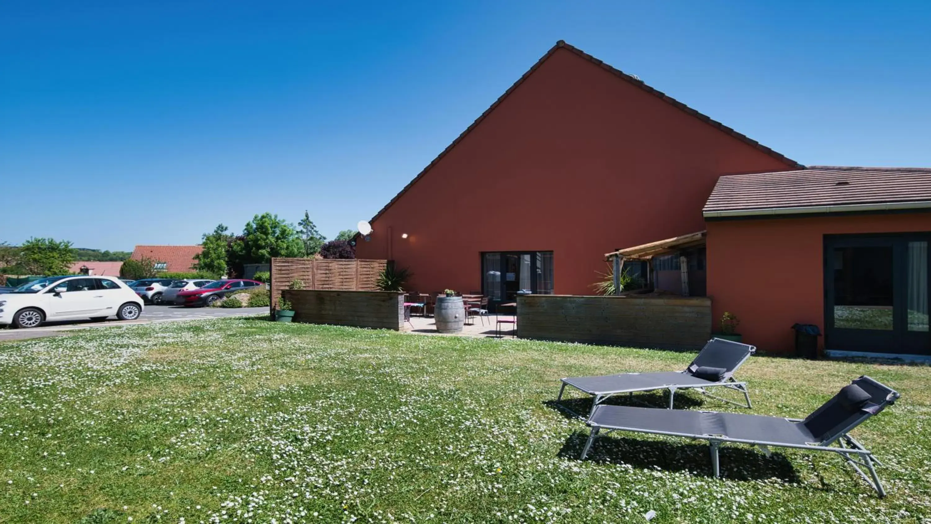 Garden view in Campanile NATURE - Dreux Garden view in Campanile NATURE - Dreux