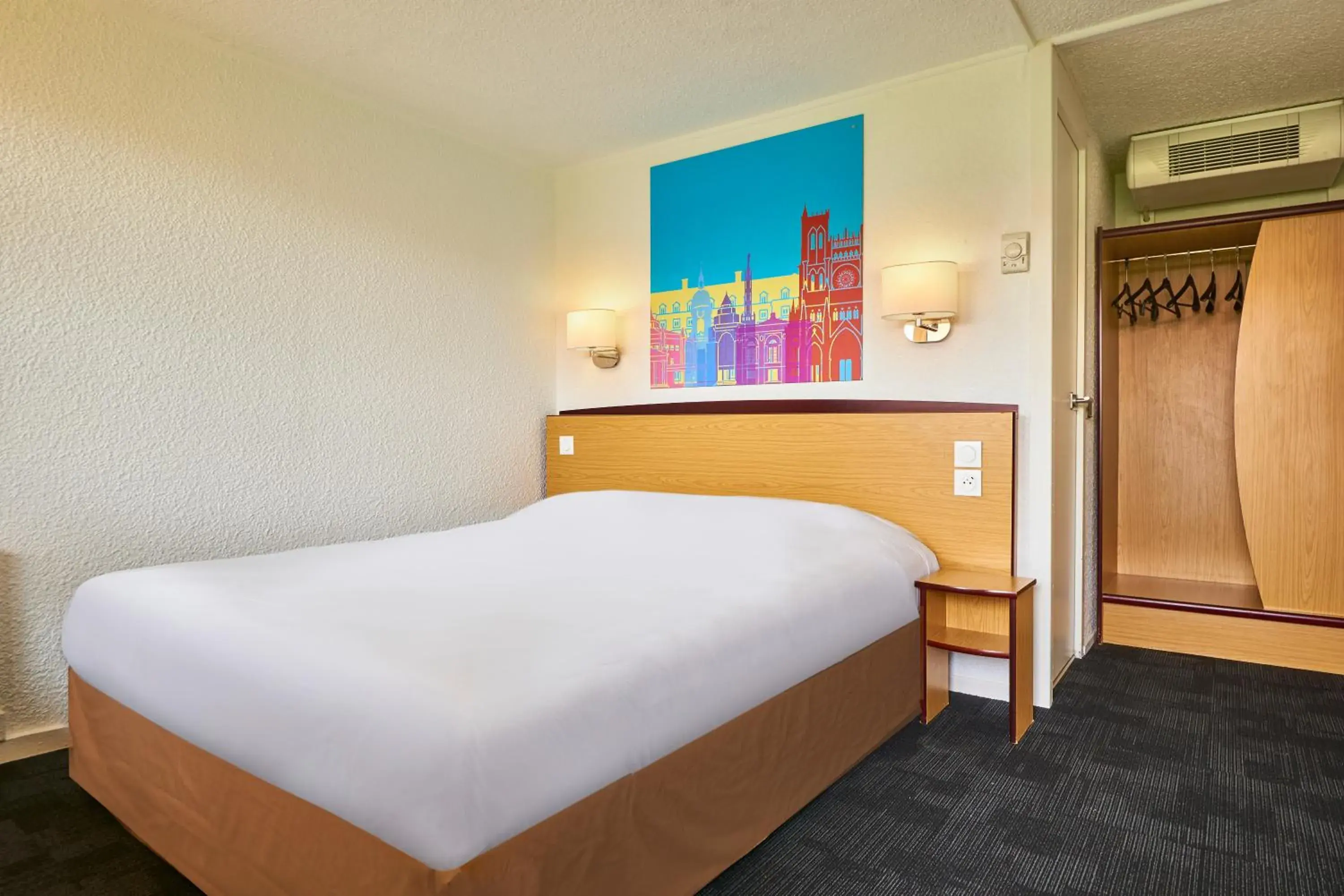 Photo of the whole room, Bed in Kyriad Direct Le Havre Est - Gonfreville Photo of the whole room, Bed in Kyriad Direct Le Havre Est - Gonfreville